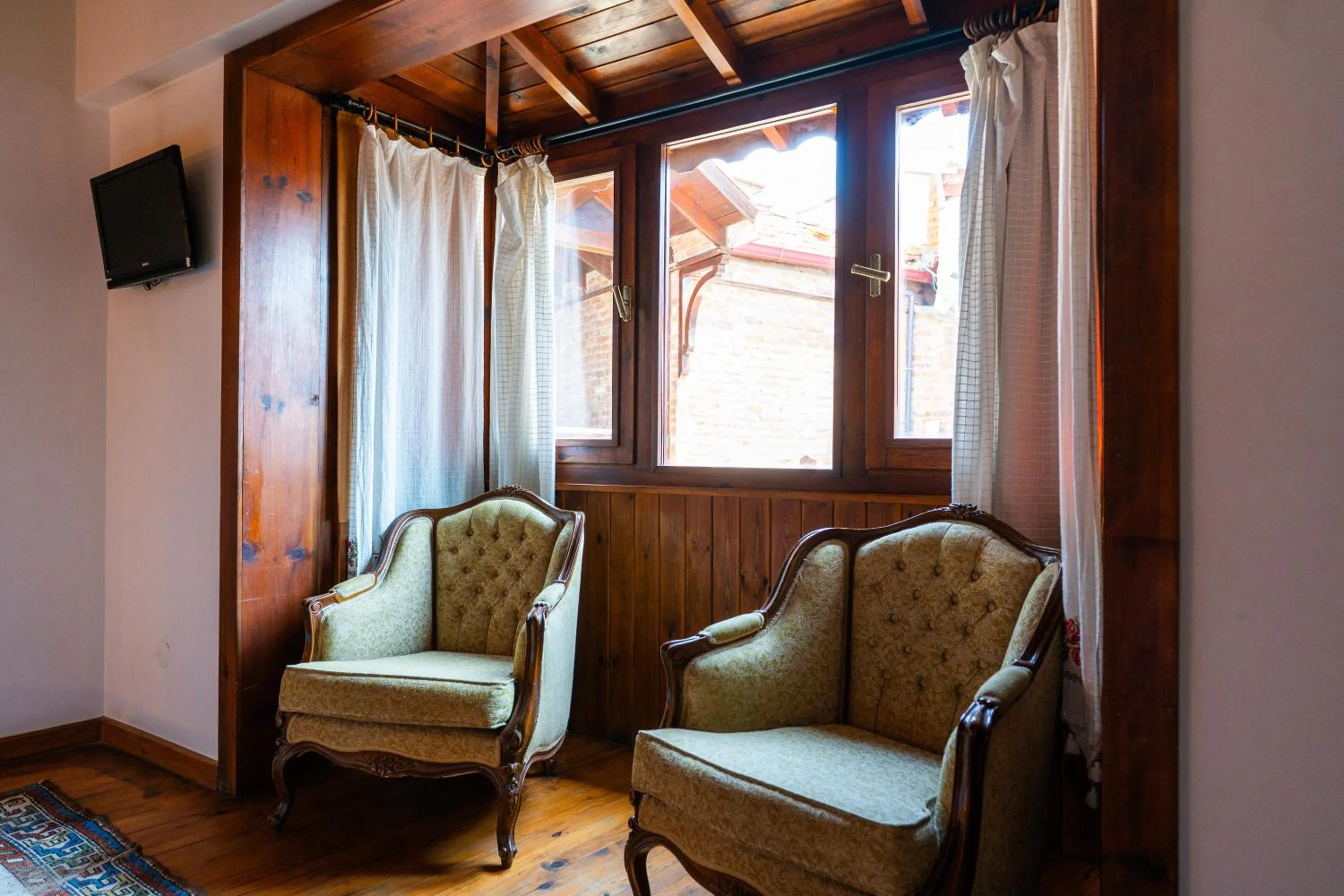 Amazon Petite Palace