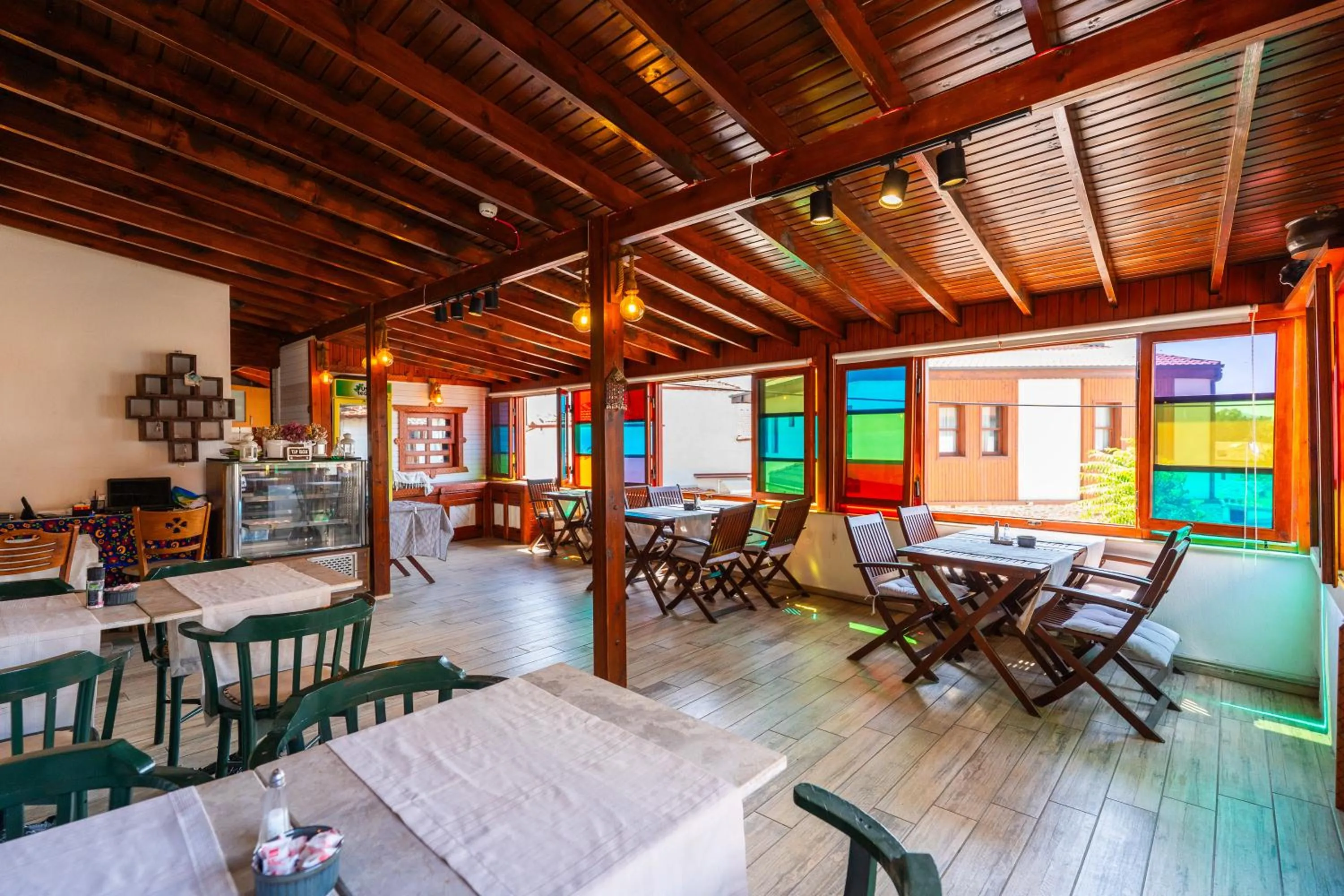 Restaurant/places to eat in Amazon Petite Palace