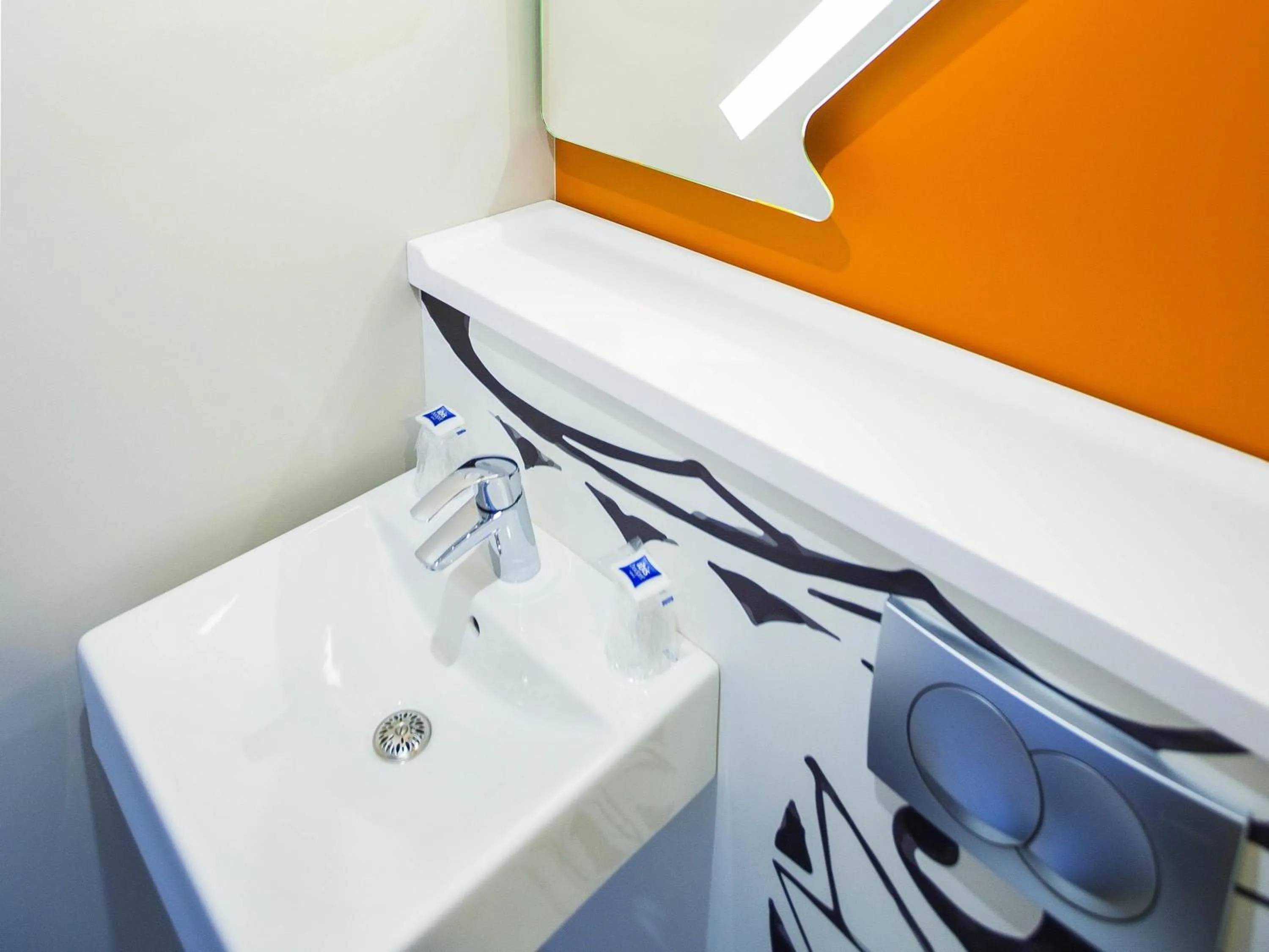 Bedroom in ibis budget Cherbourg - La Glacerie