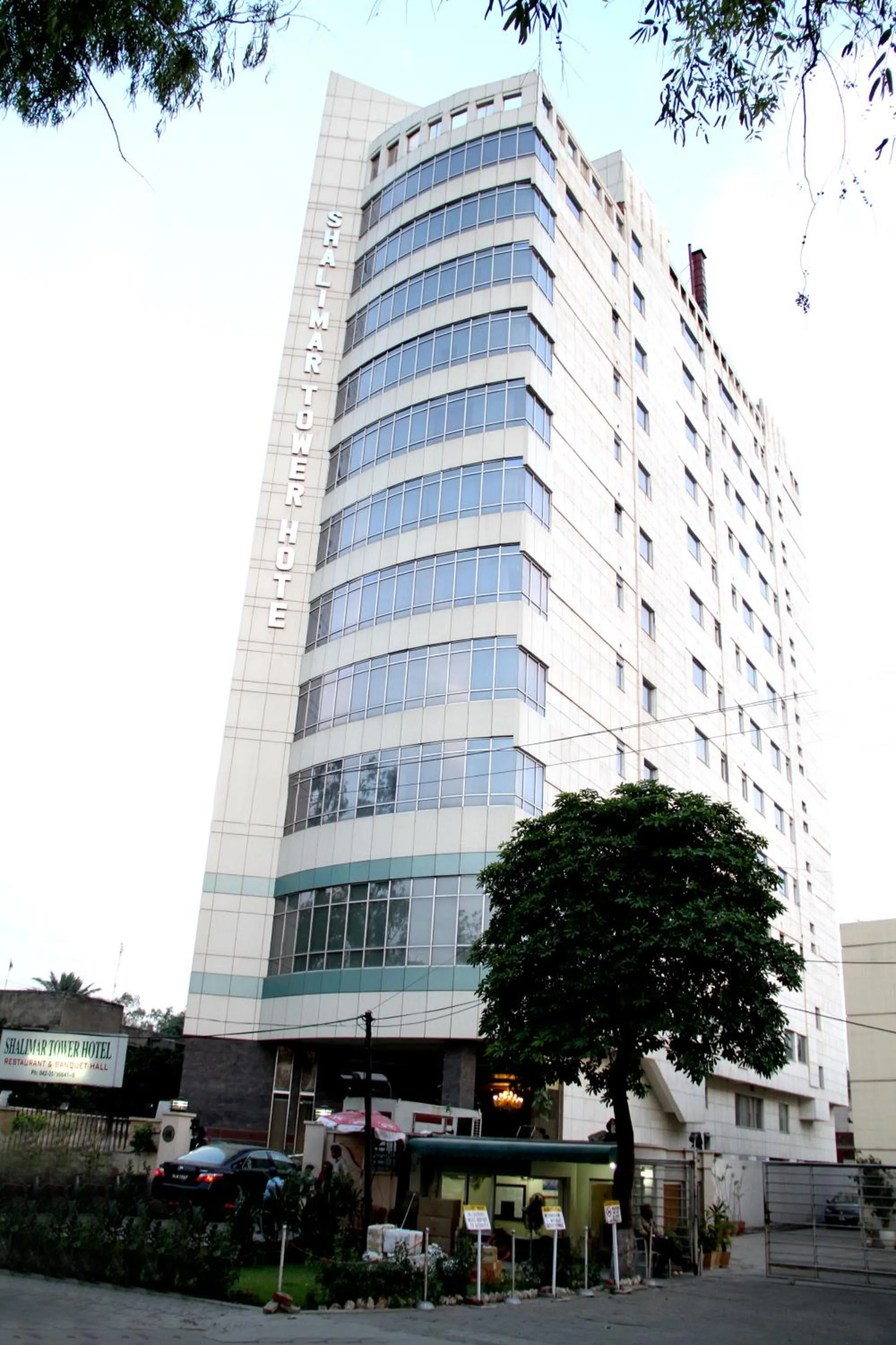 Property building in Shalimar Tower Hotel Lahore