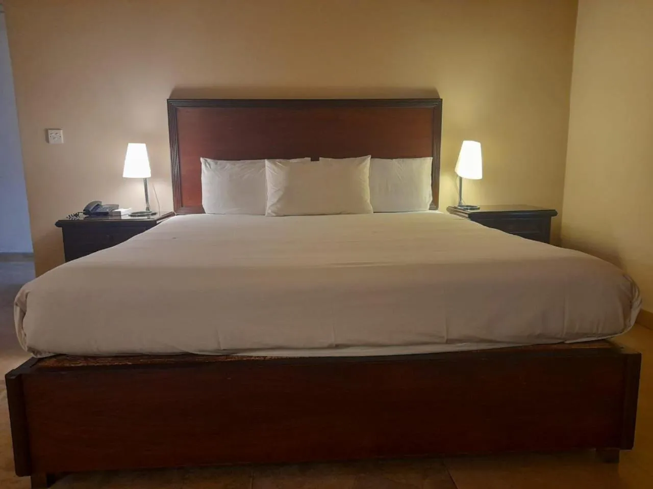 Bedroom, Bed in Shalimar Tower Hotel Lahore