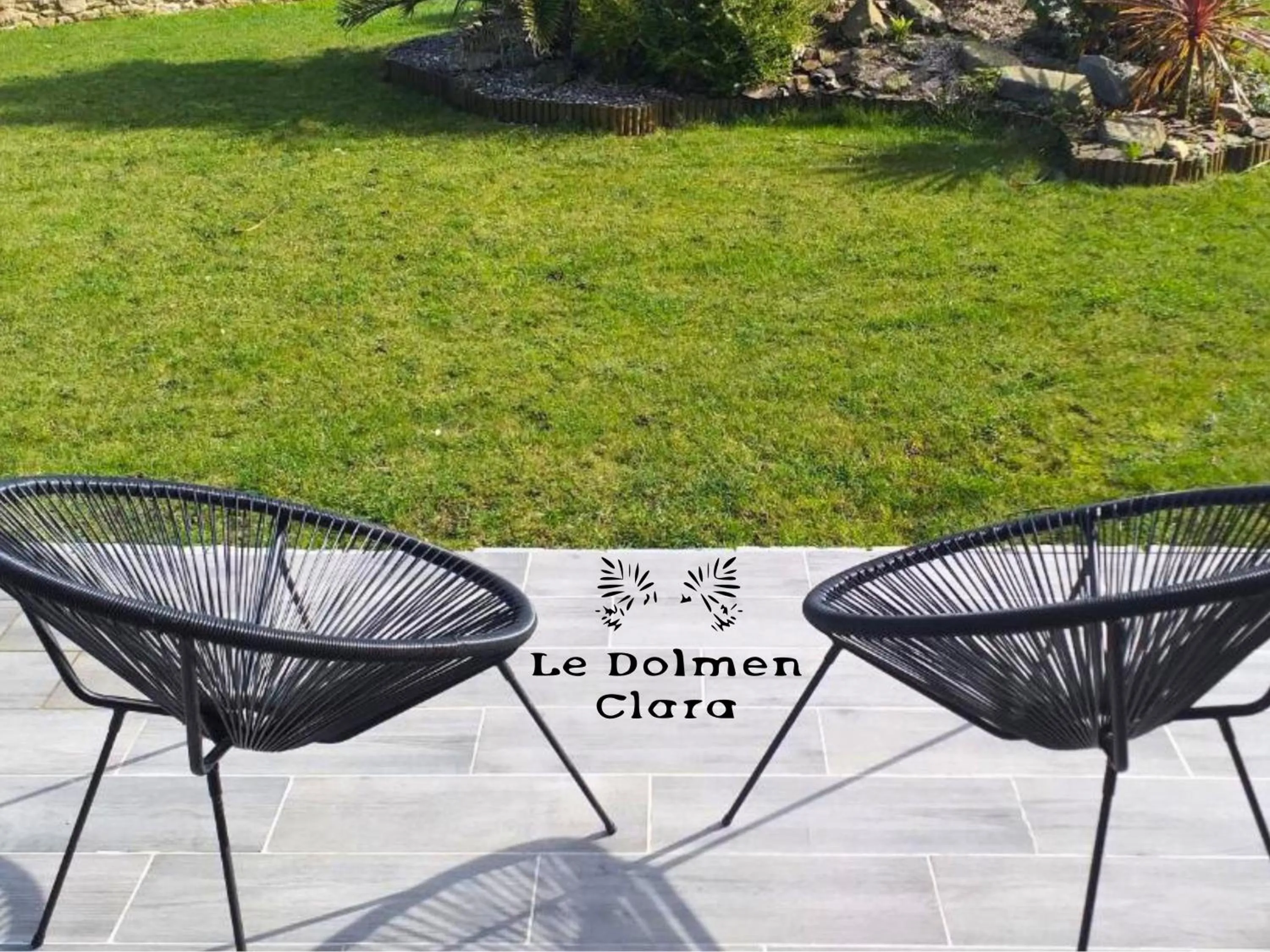 Patio in Le Loft du Dolmen Clara, entre terre et mer