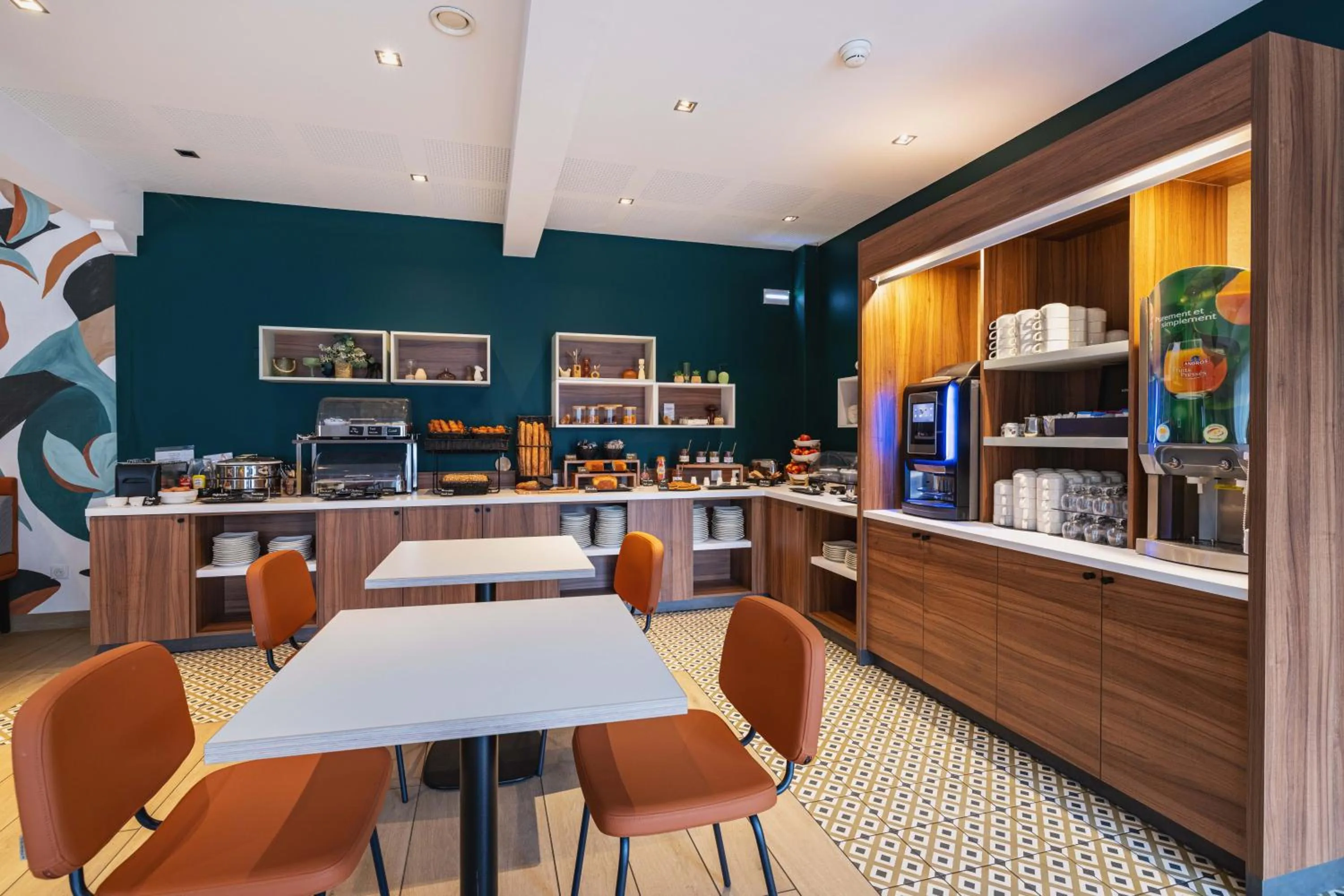 Breakfast in The Originals Boutique, Hôtel Le Pariou, Issoire