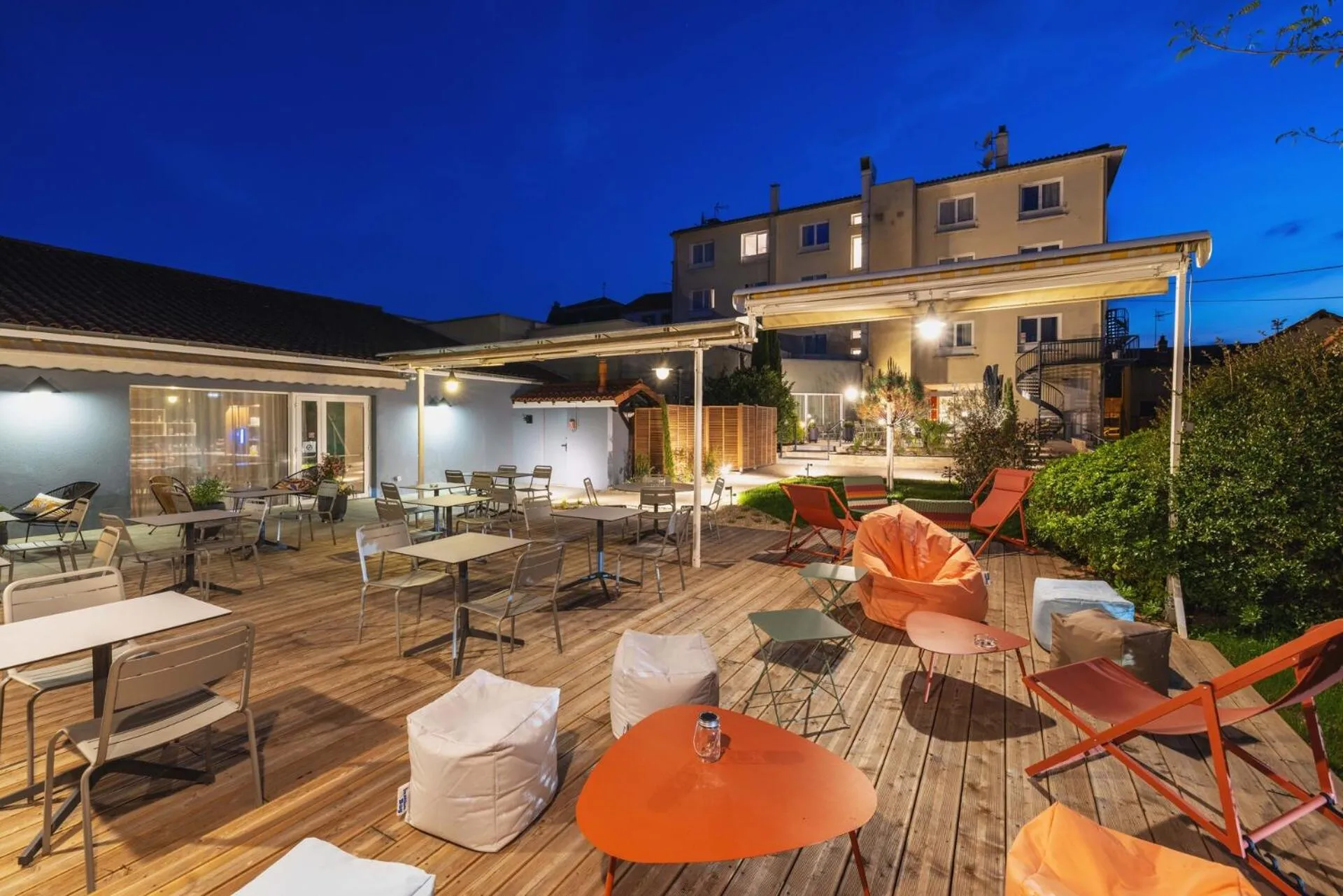Patio in The Originals Boutique, Hôtel Le Pariou, Issoire