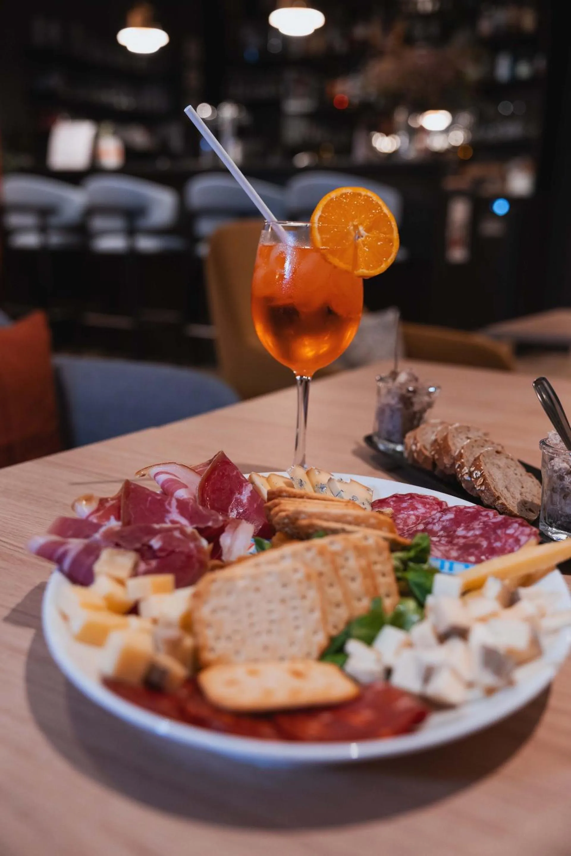 Restaurant/places to eat in The Originals Boutique, Hôtel Le Pariou, Issoire