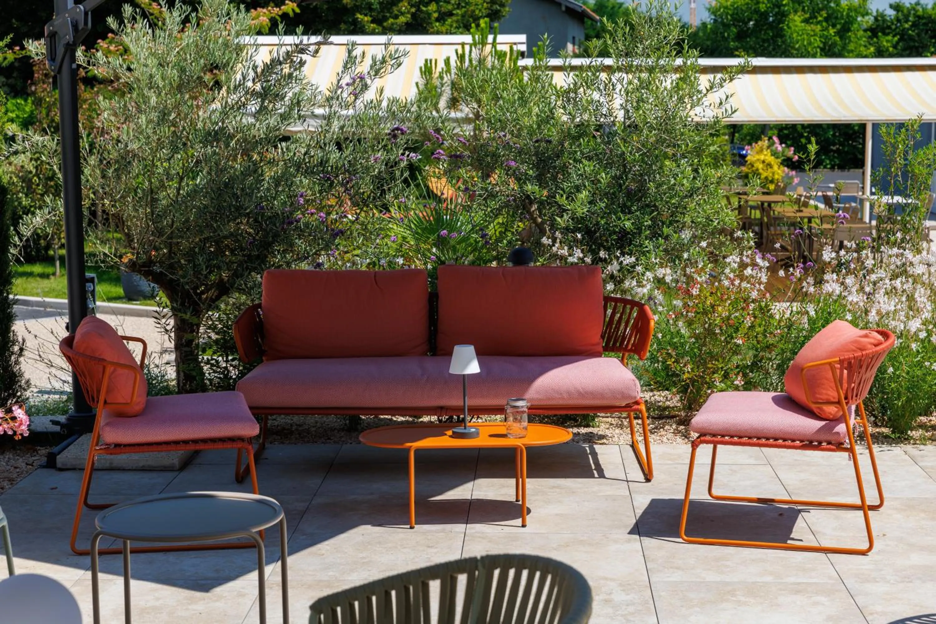 Patio in The Originals Boutique, Hôtel Le Pariou, Issoire