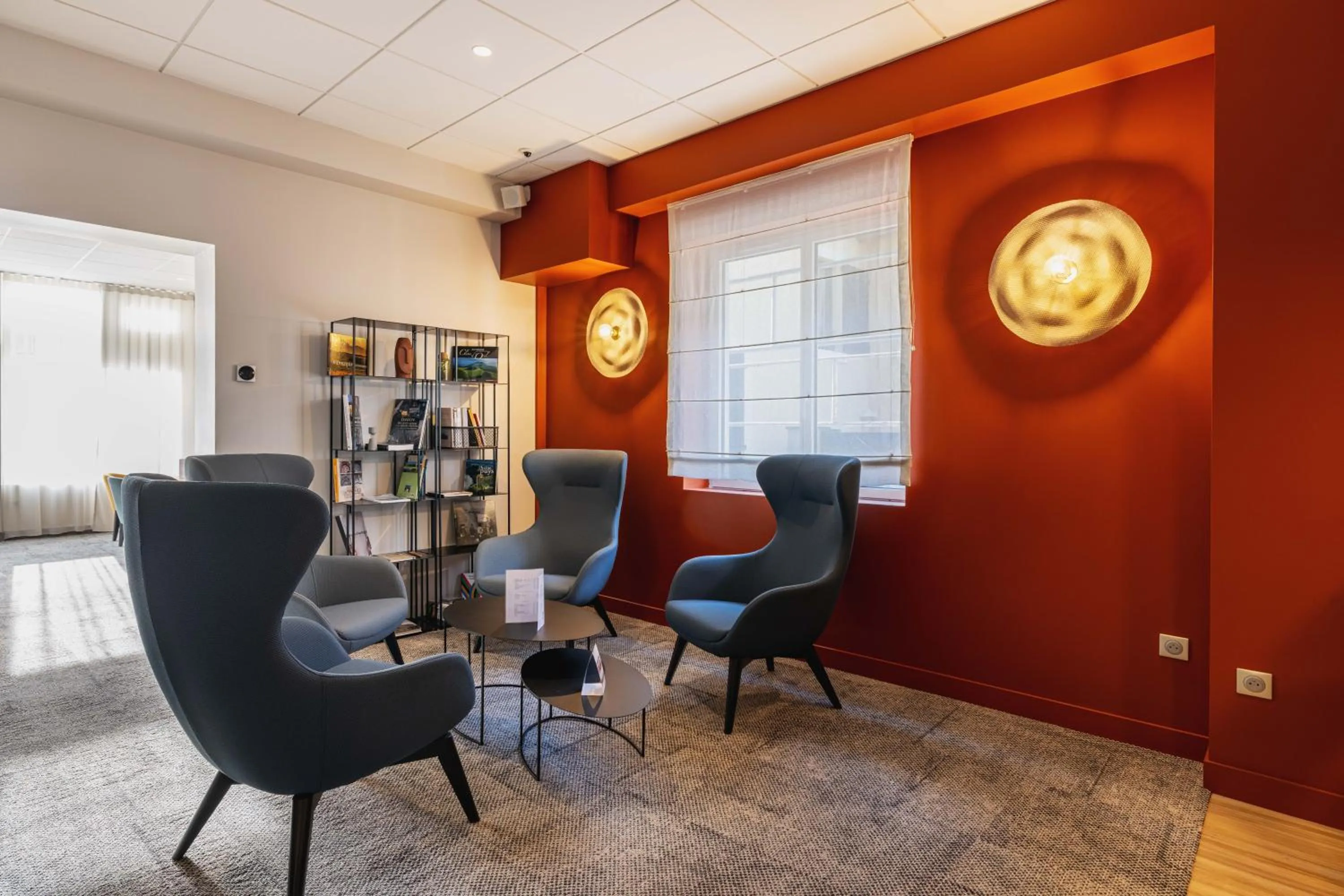 Library in The Originals Boutique, Hôtel Le Pariou, Issoire