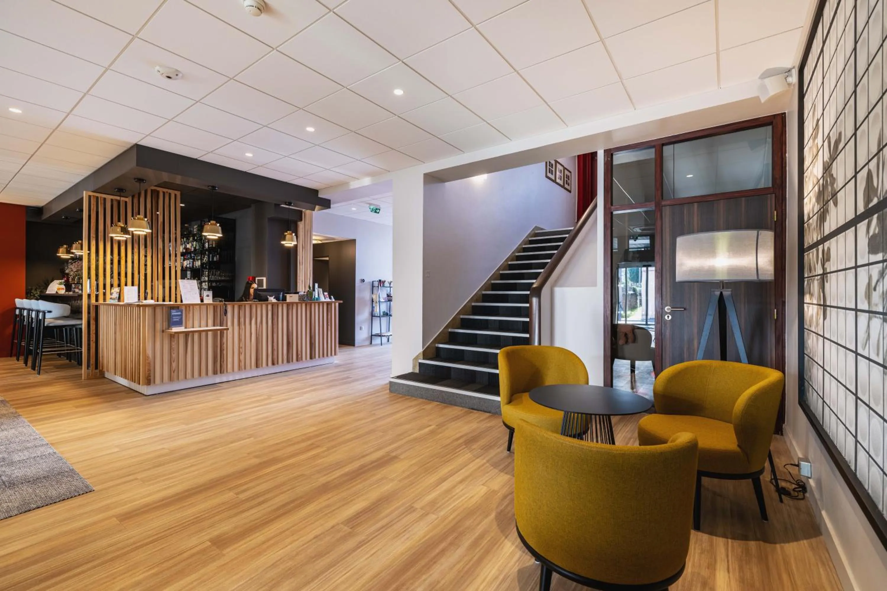 Lobby or reception in The Originals Boutique, Hôtel Le Pariou, Issoire