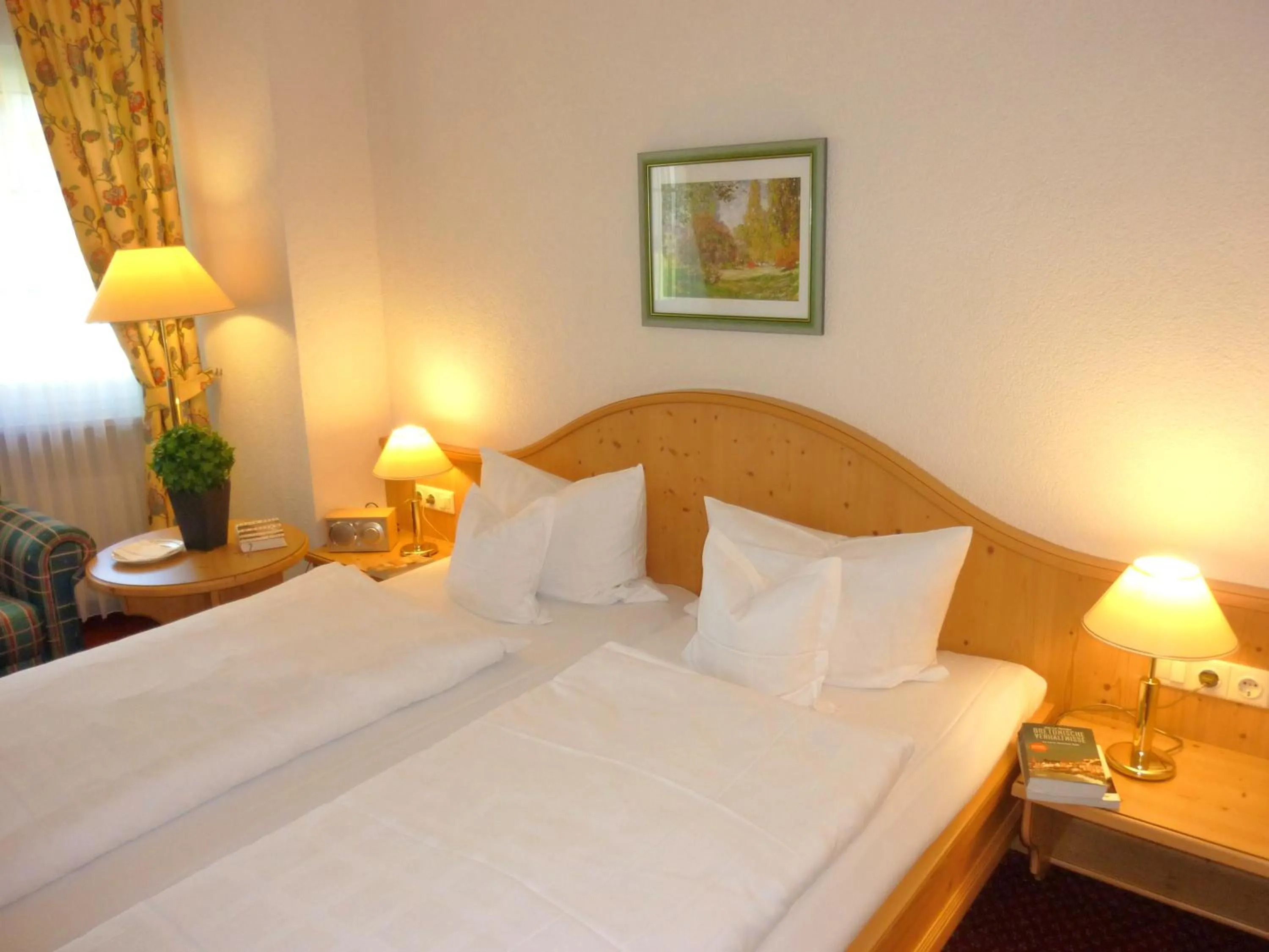 Photo of the whole room, Bed in Landhaus Müritzgarten Hotel garni
