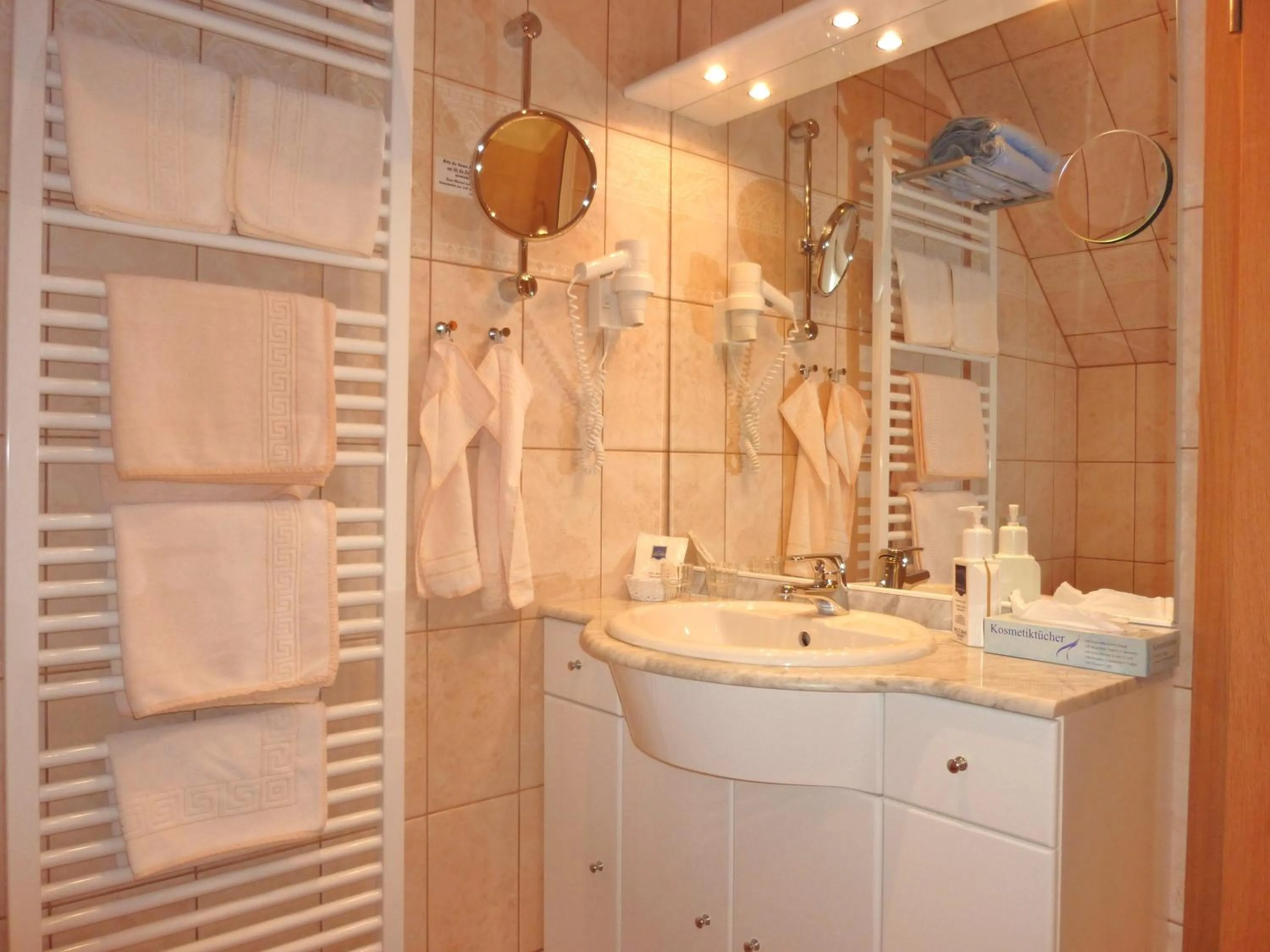 Bathroom in Landhaus Müritzgarten Hotel garni