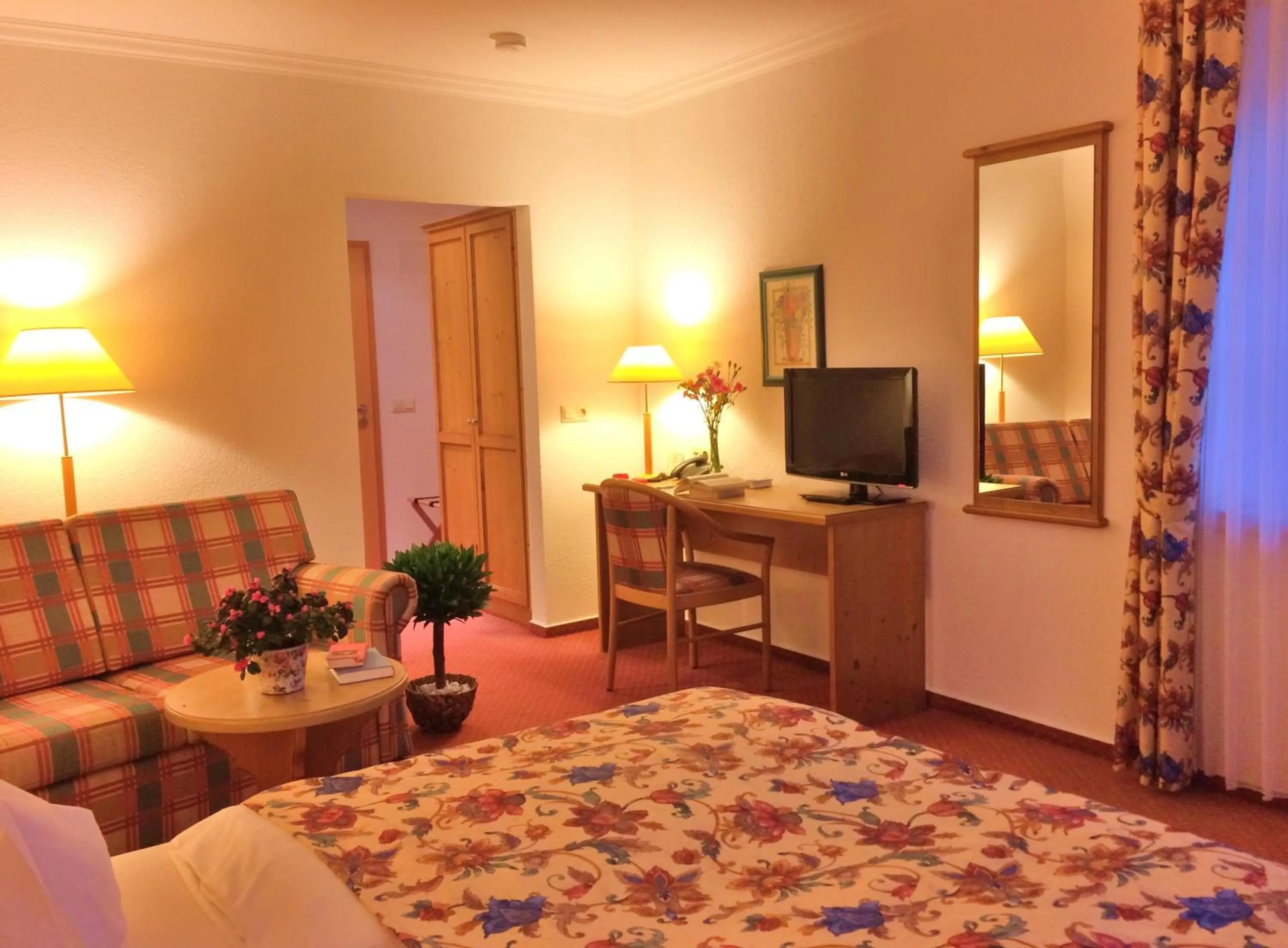 Photo of the whole room, Bed in Landhaus Müritzgarten Hotel garni