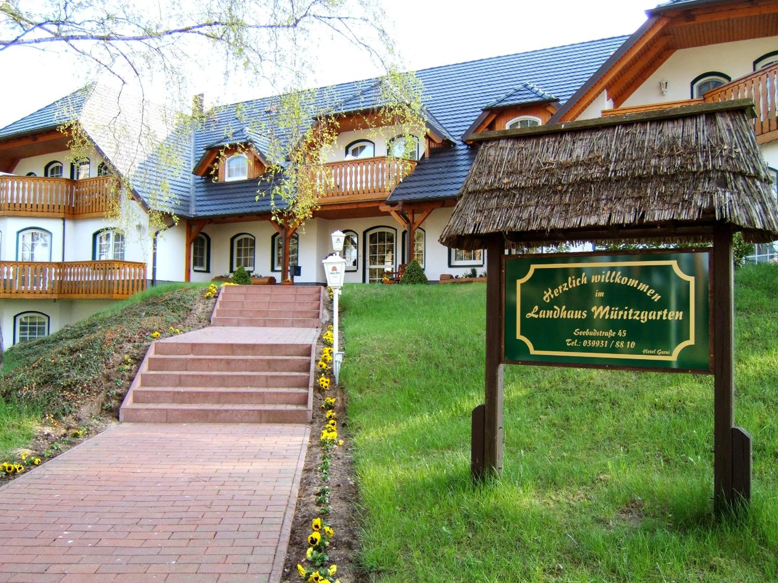 Facade/entrance in Landhaus Müritzgarten Hotel garni
