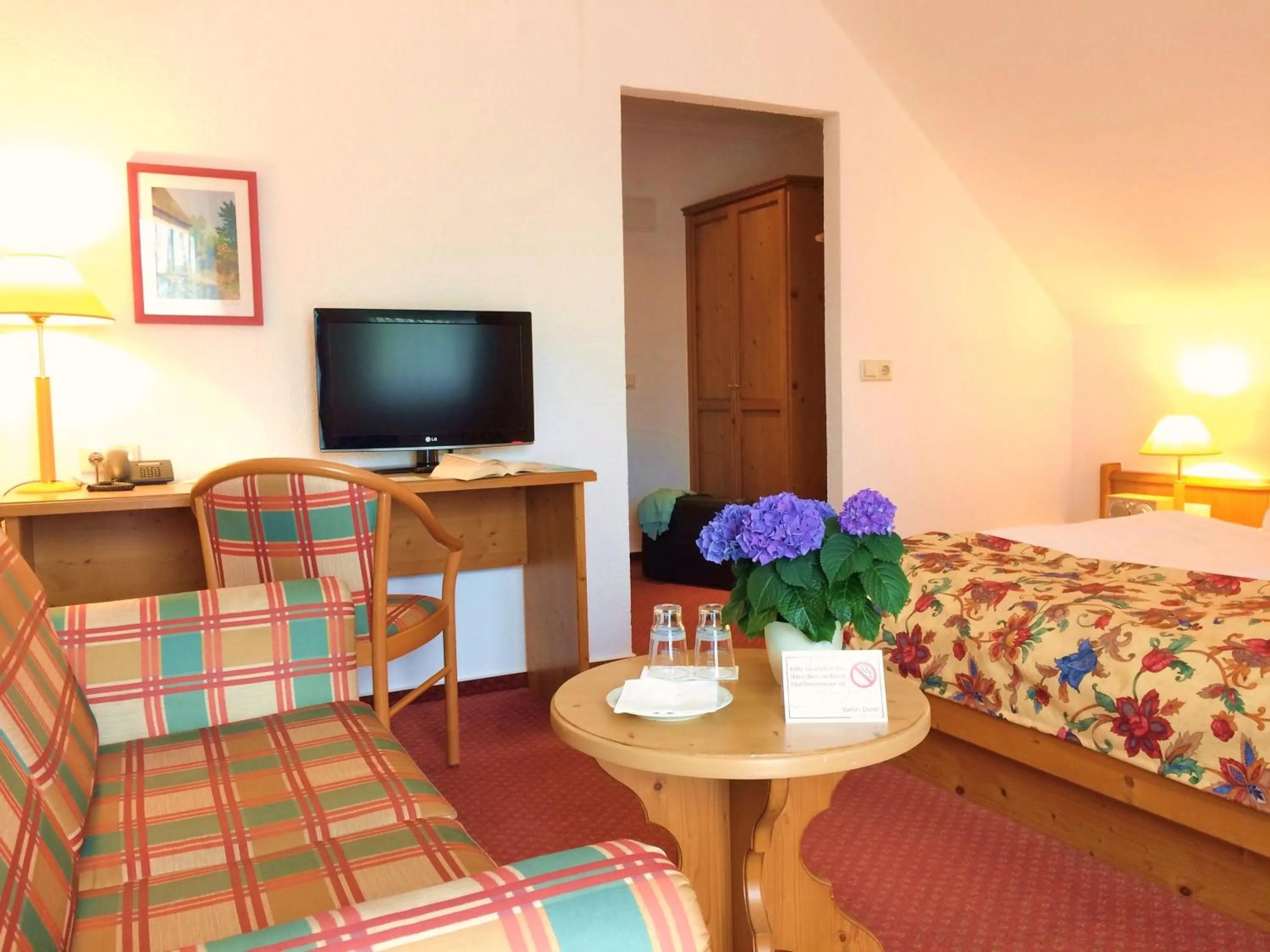 Photo of the whole room, Bed in Landhaus Müritzgarten Hotel garni