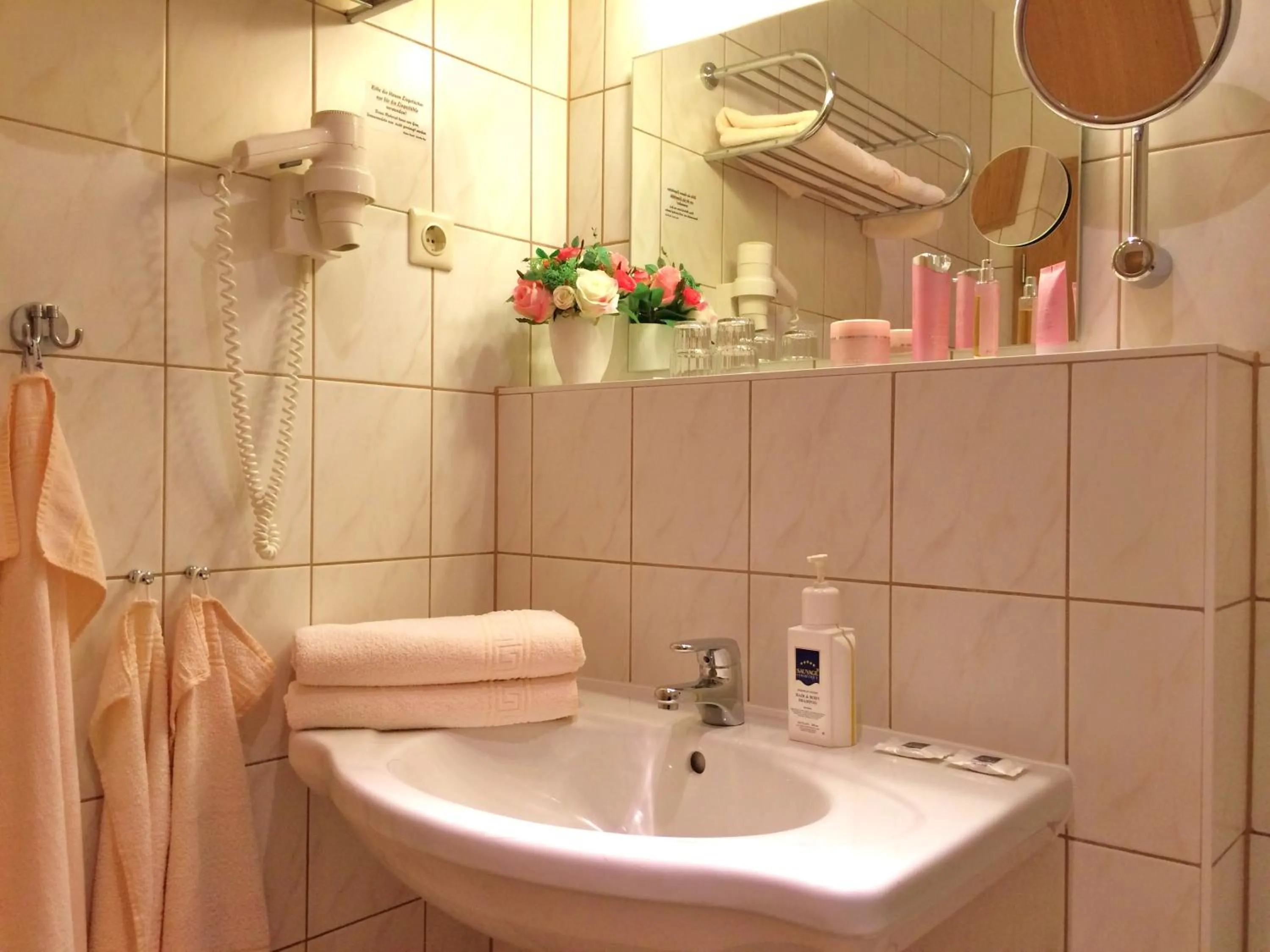 Photo of the whole room in Landhaus Müritzgarten Hotel garni