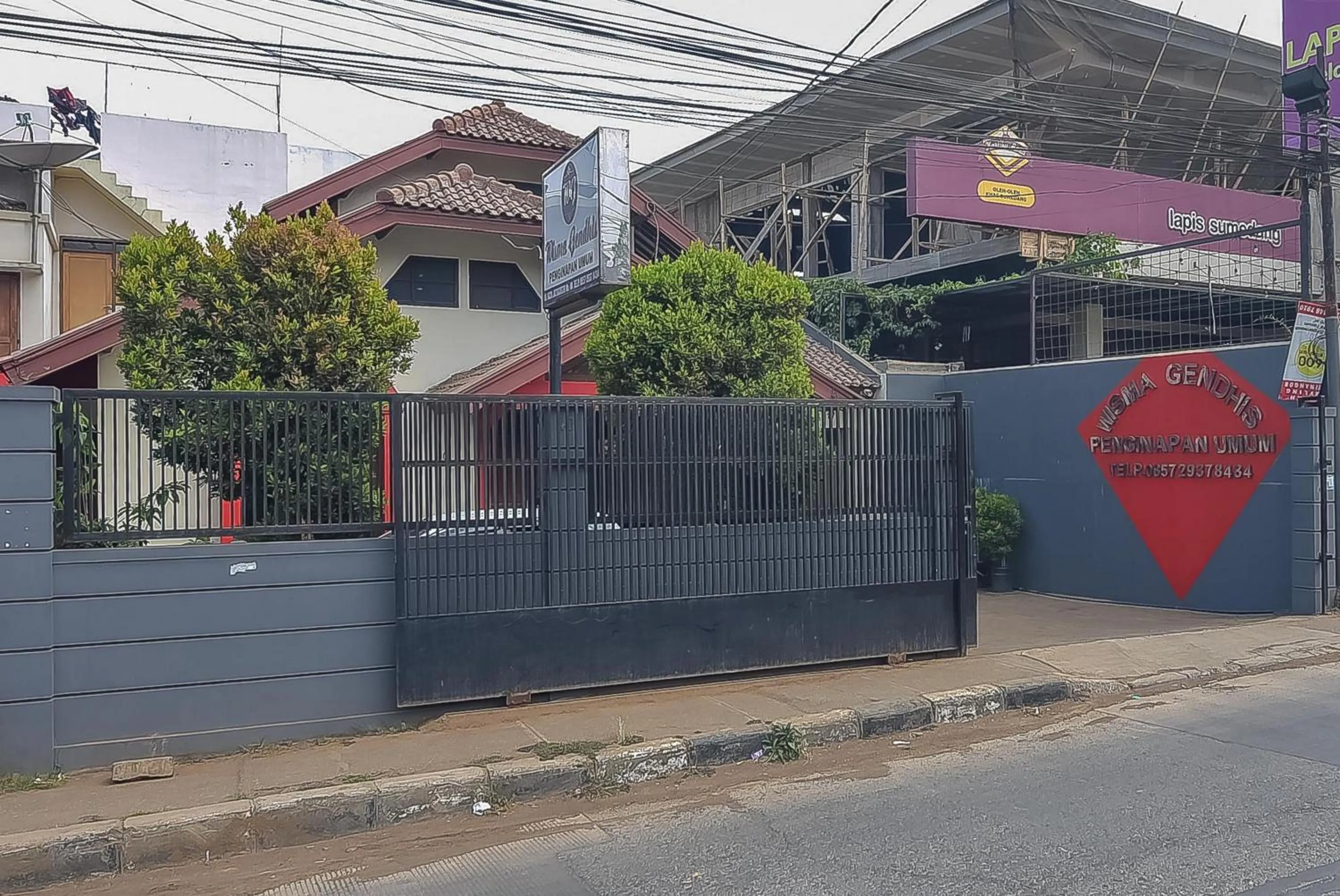 RedDoorz near IPDN 2