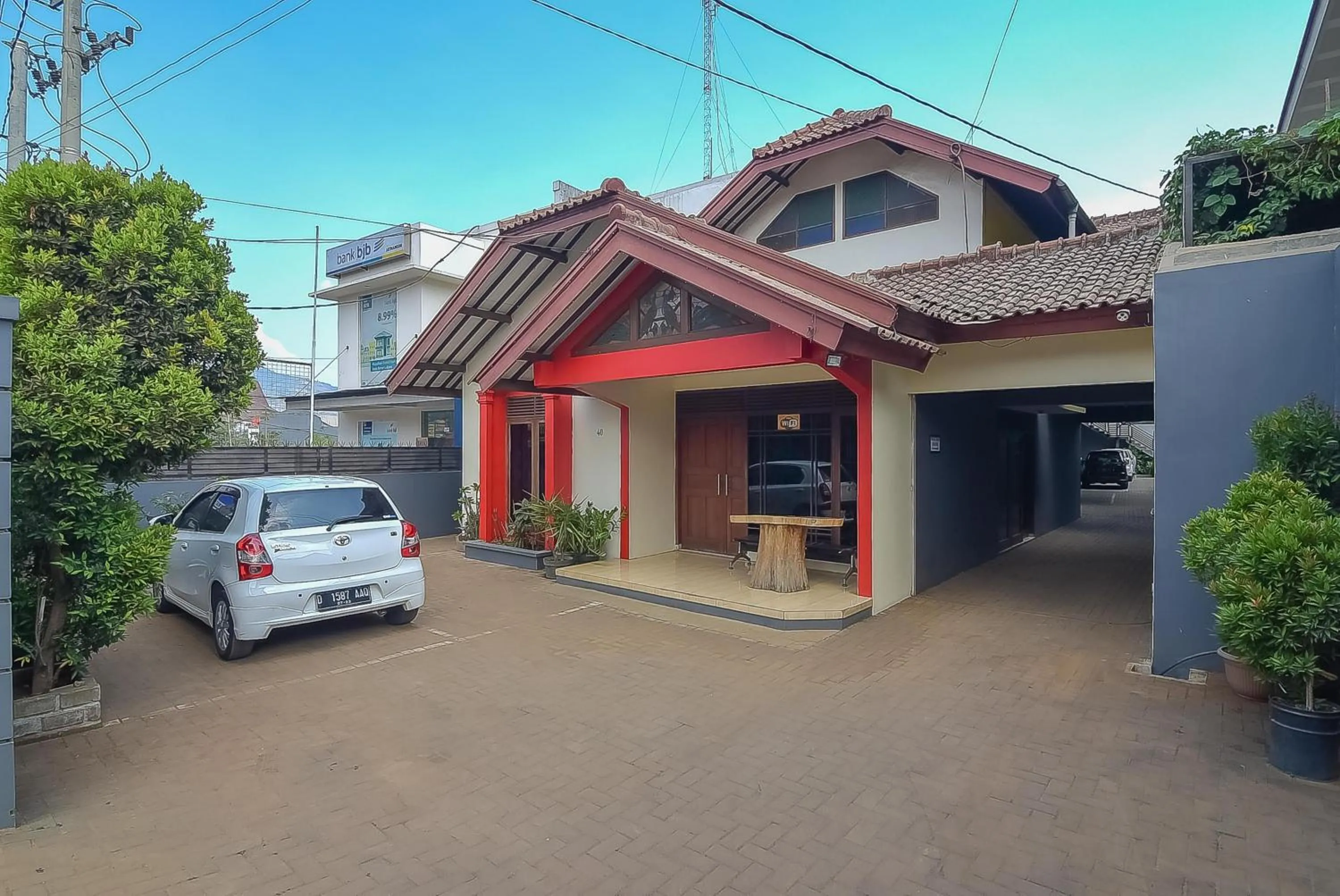 RedDoorz near IPDN 2