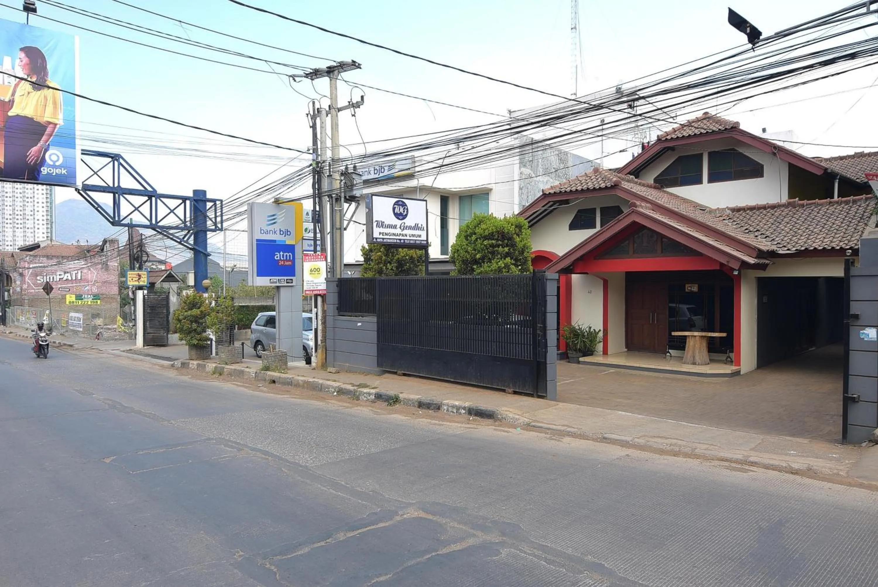 RedDoorz near IPDN 2