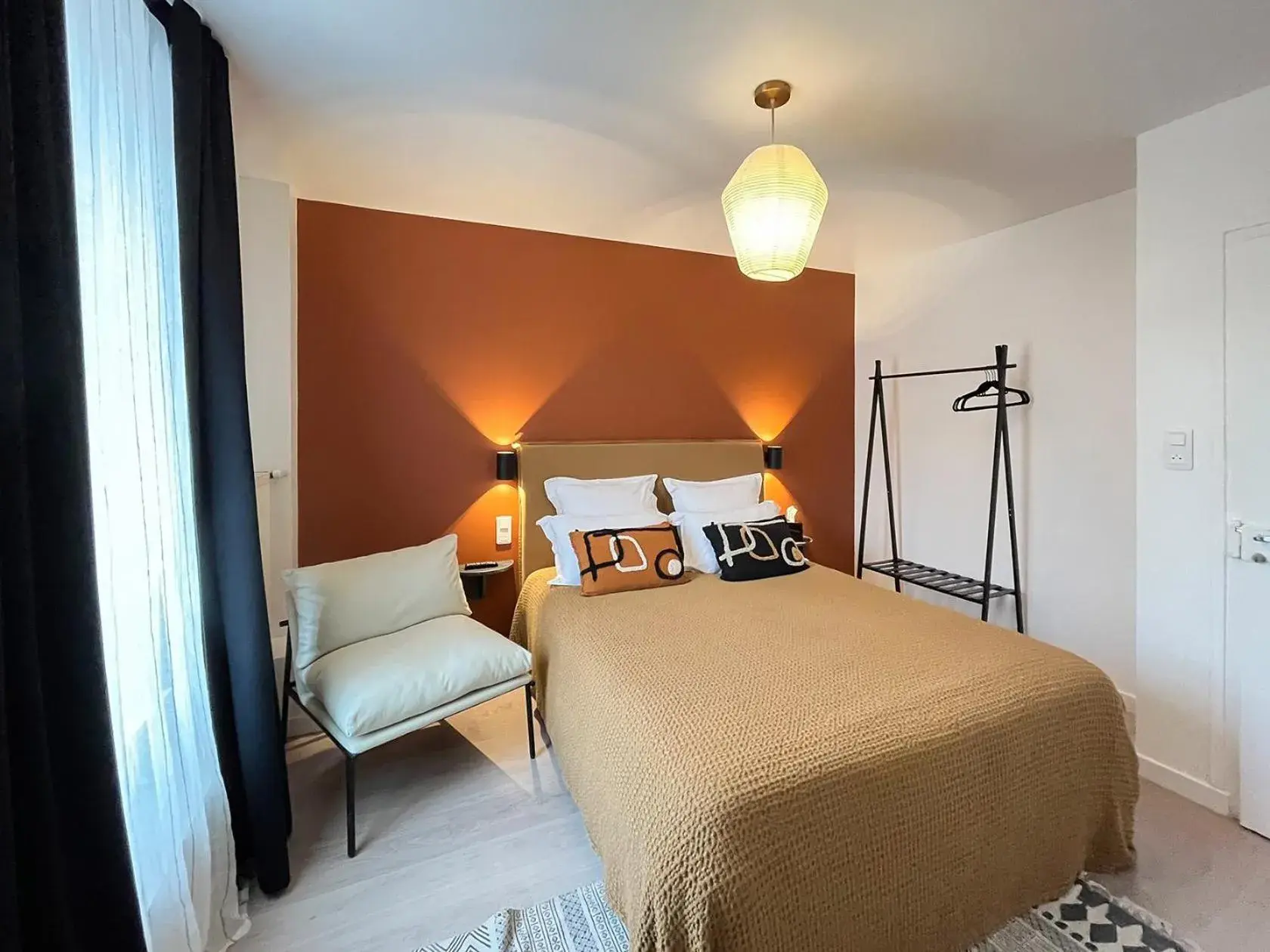 Deluxe Double Room in Hôtel du Commerce Deluxe Double Room in Hôtel du Commerce