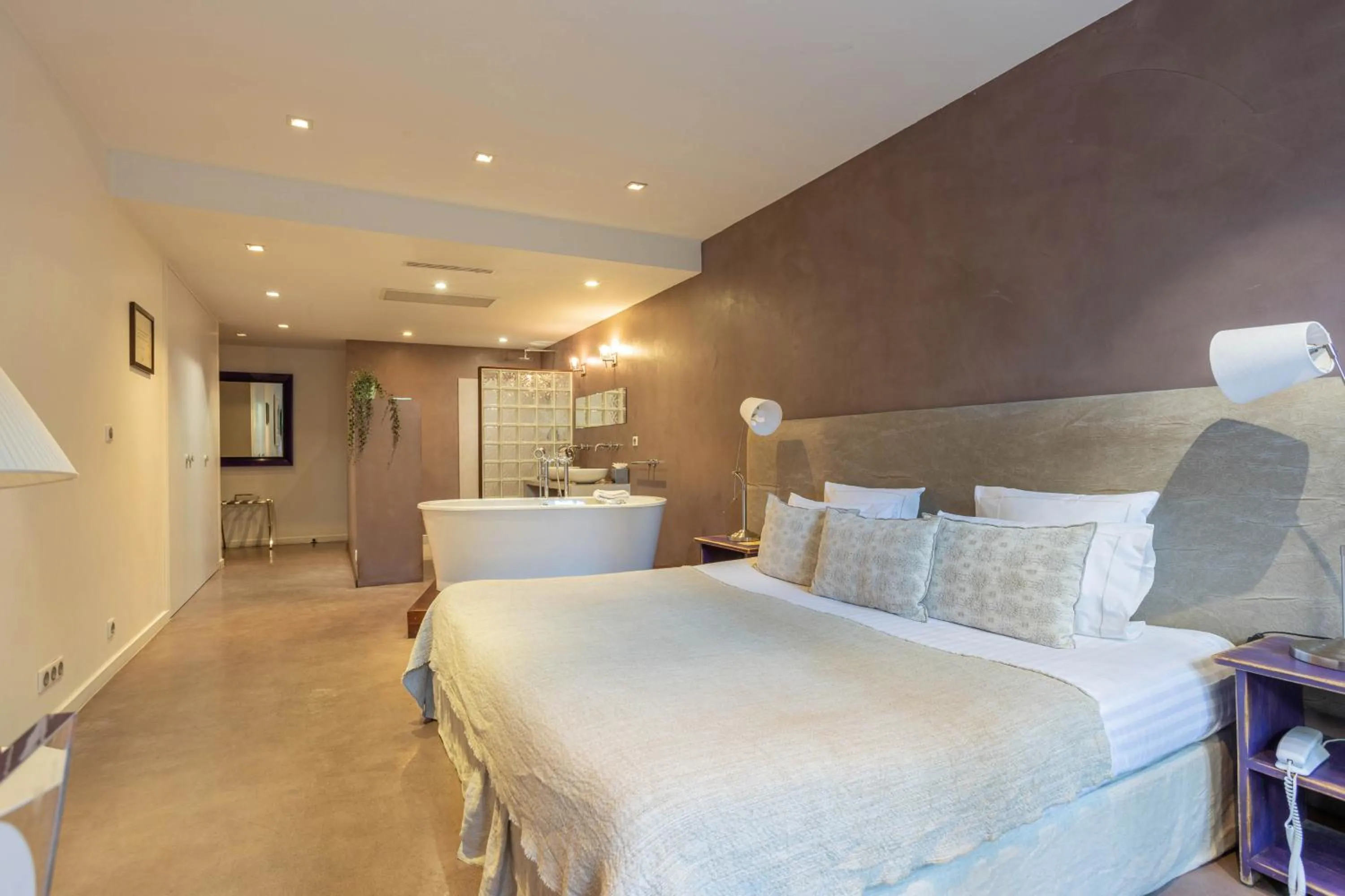 Photo of the whole room, Bed in Hôtel Côté Sable