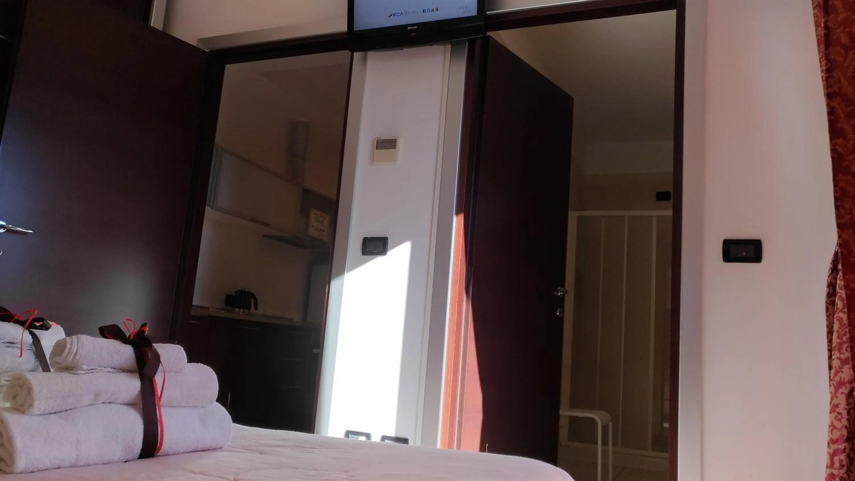 Photo of the whole room, Bed in Residence Domus