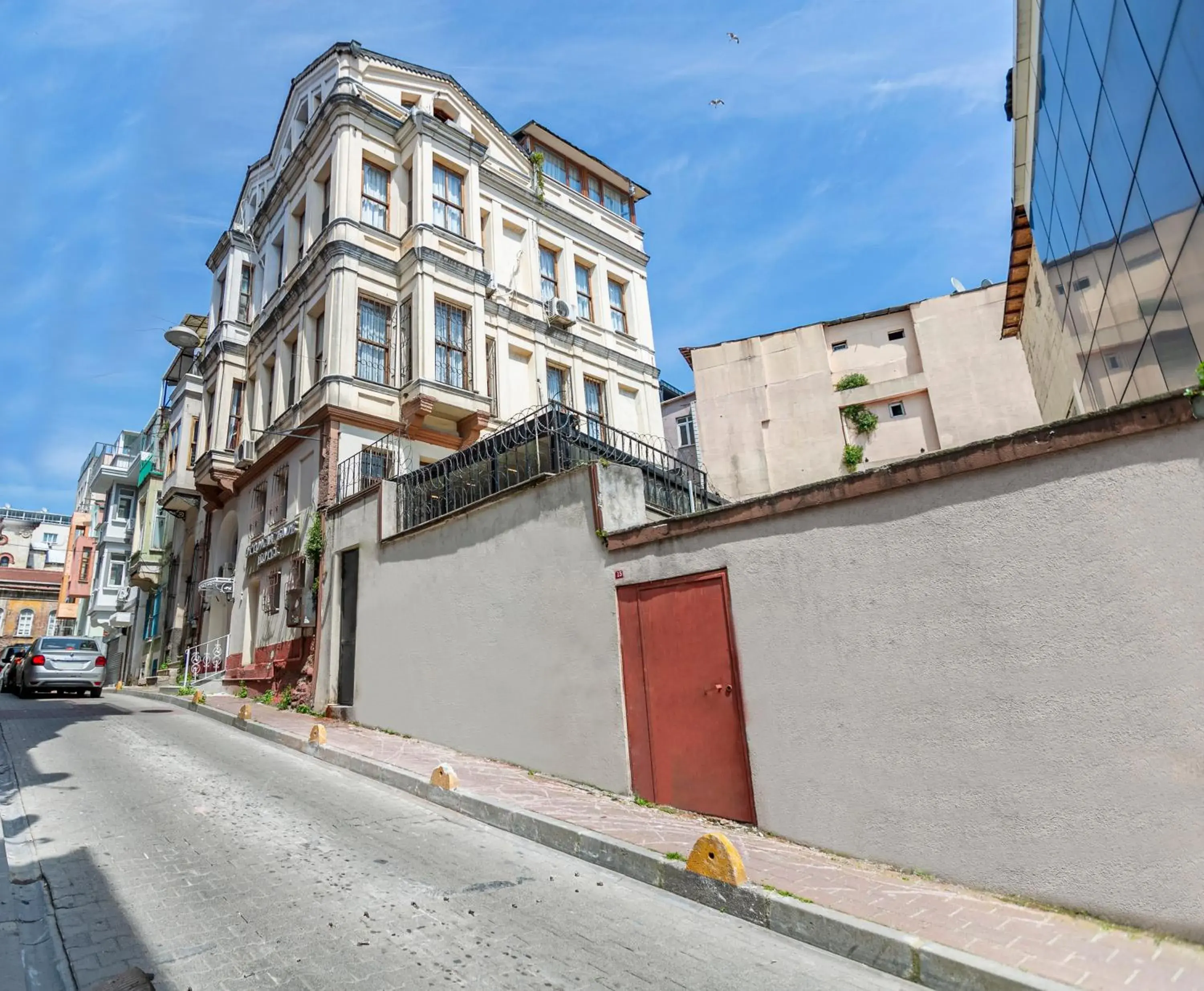 Property building in OttomanZade Property building in OttomanZade