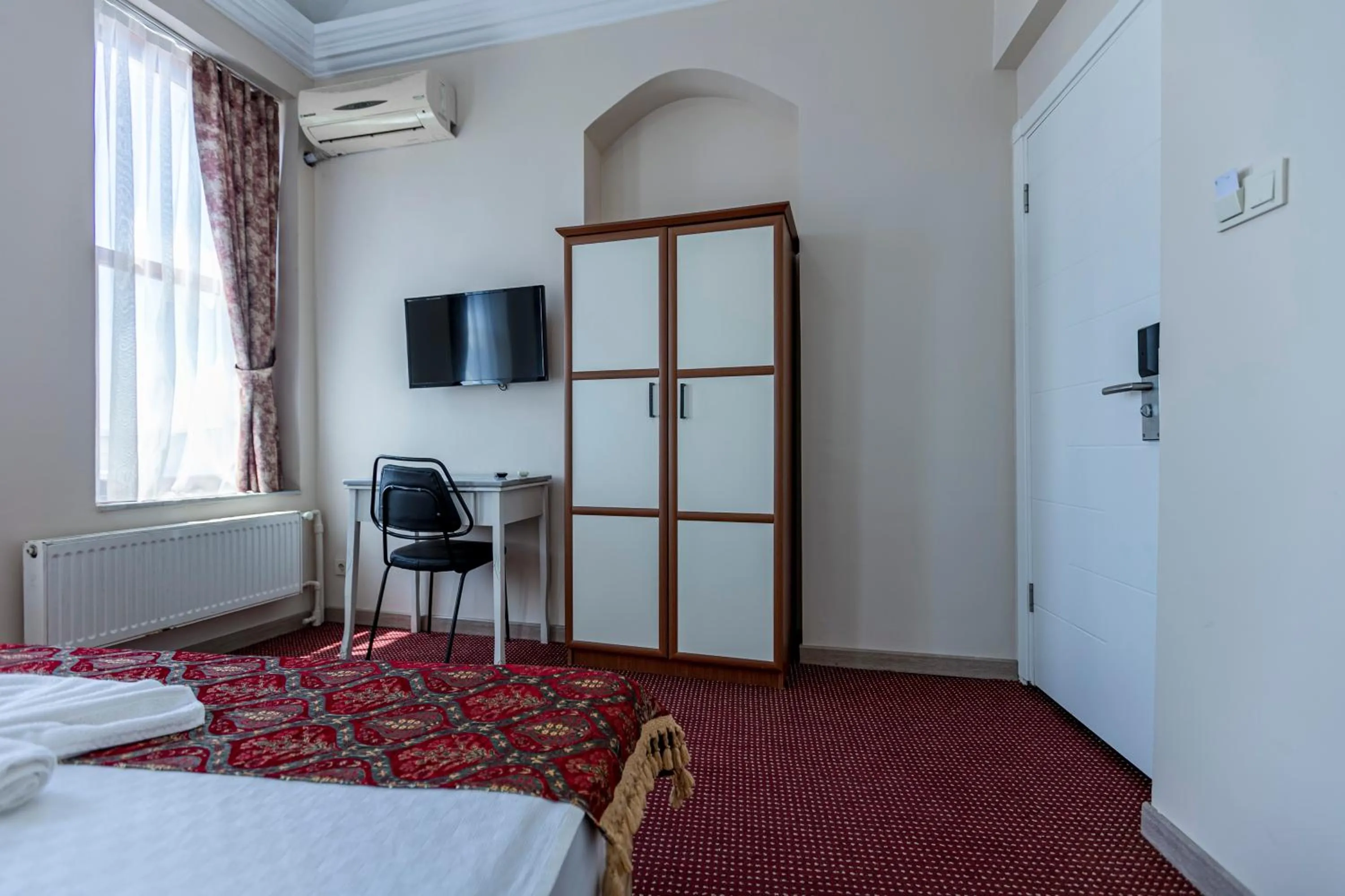 TV and multimedia, Bed in OttomanZade