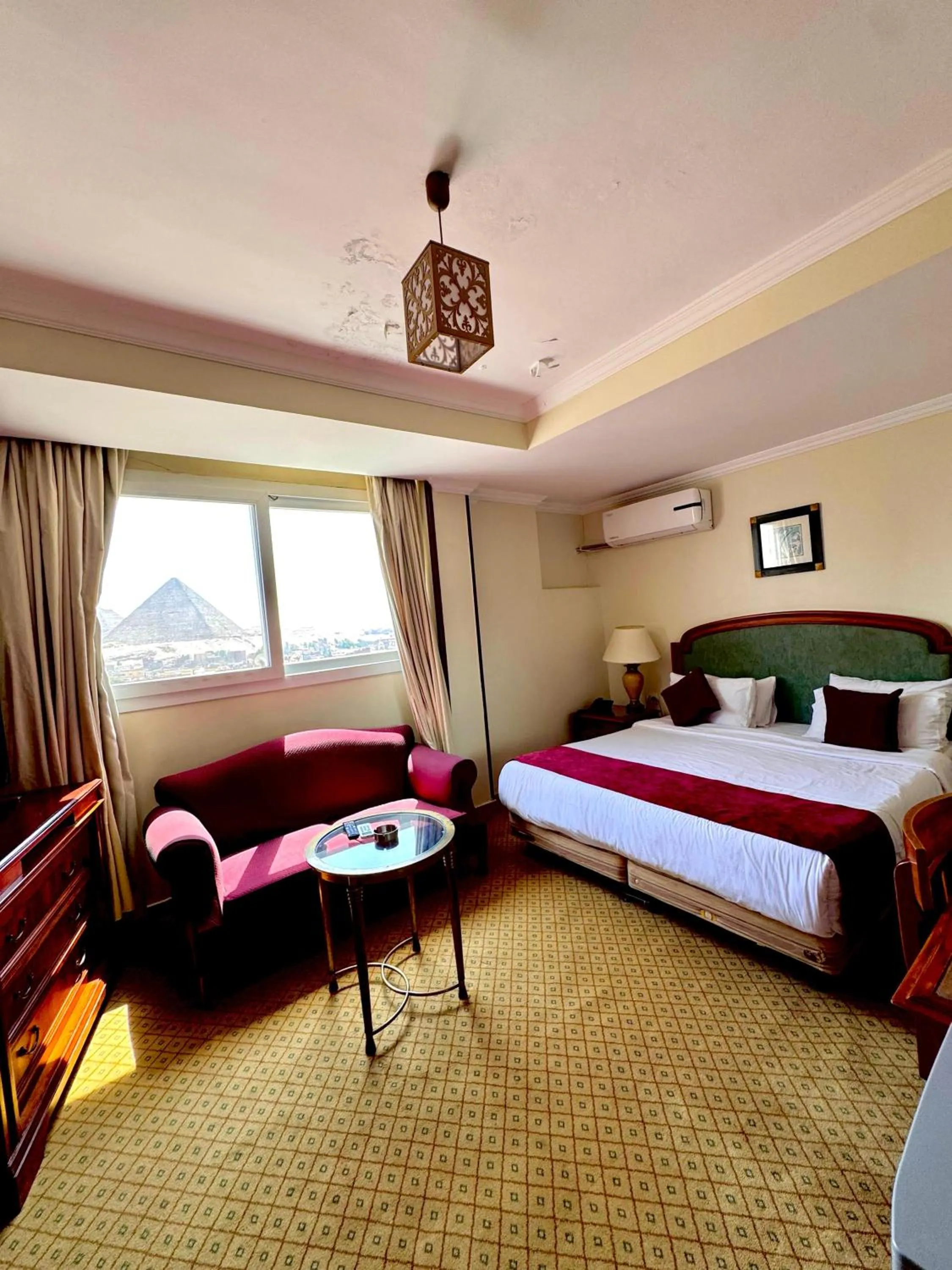 Bed in PYRAMIDS TOWER Inn