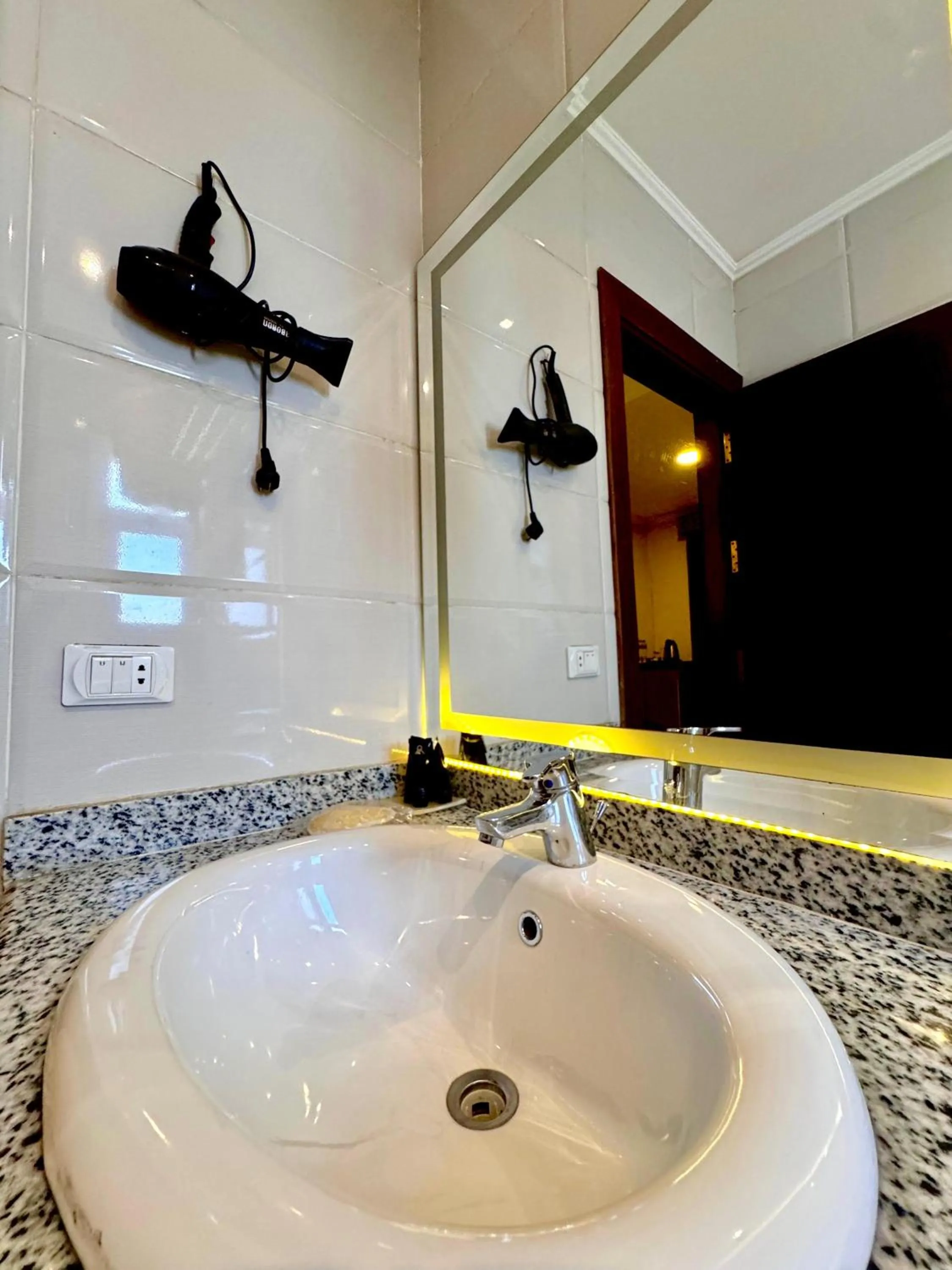 Shower in PYRAMIDS TOWER Inn