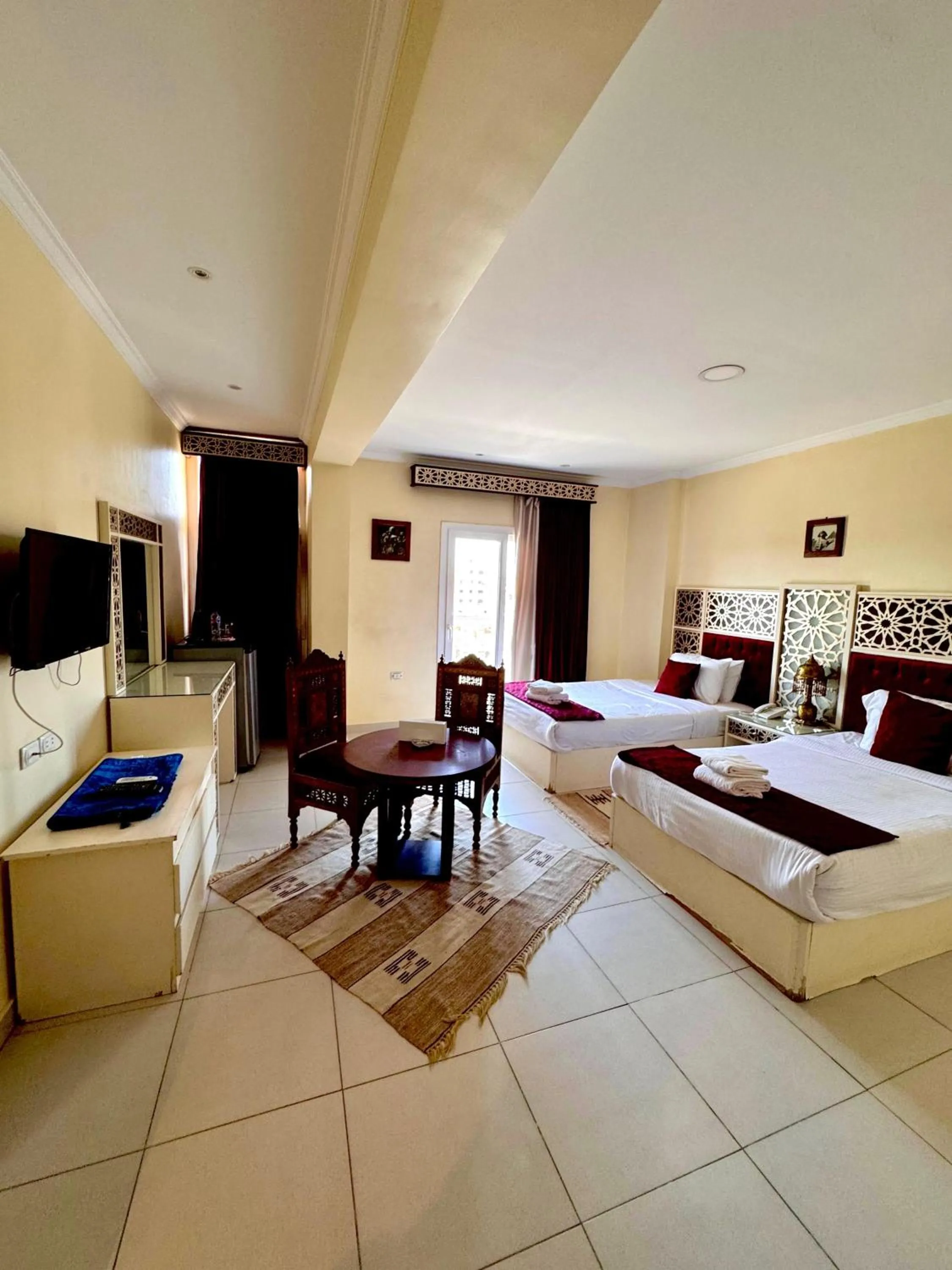 Communal lounge/ TV room, Bed in PYRAMIDS TOWER Inn