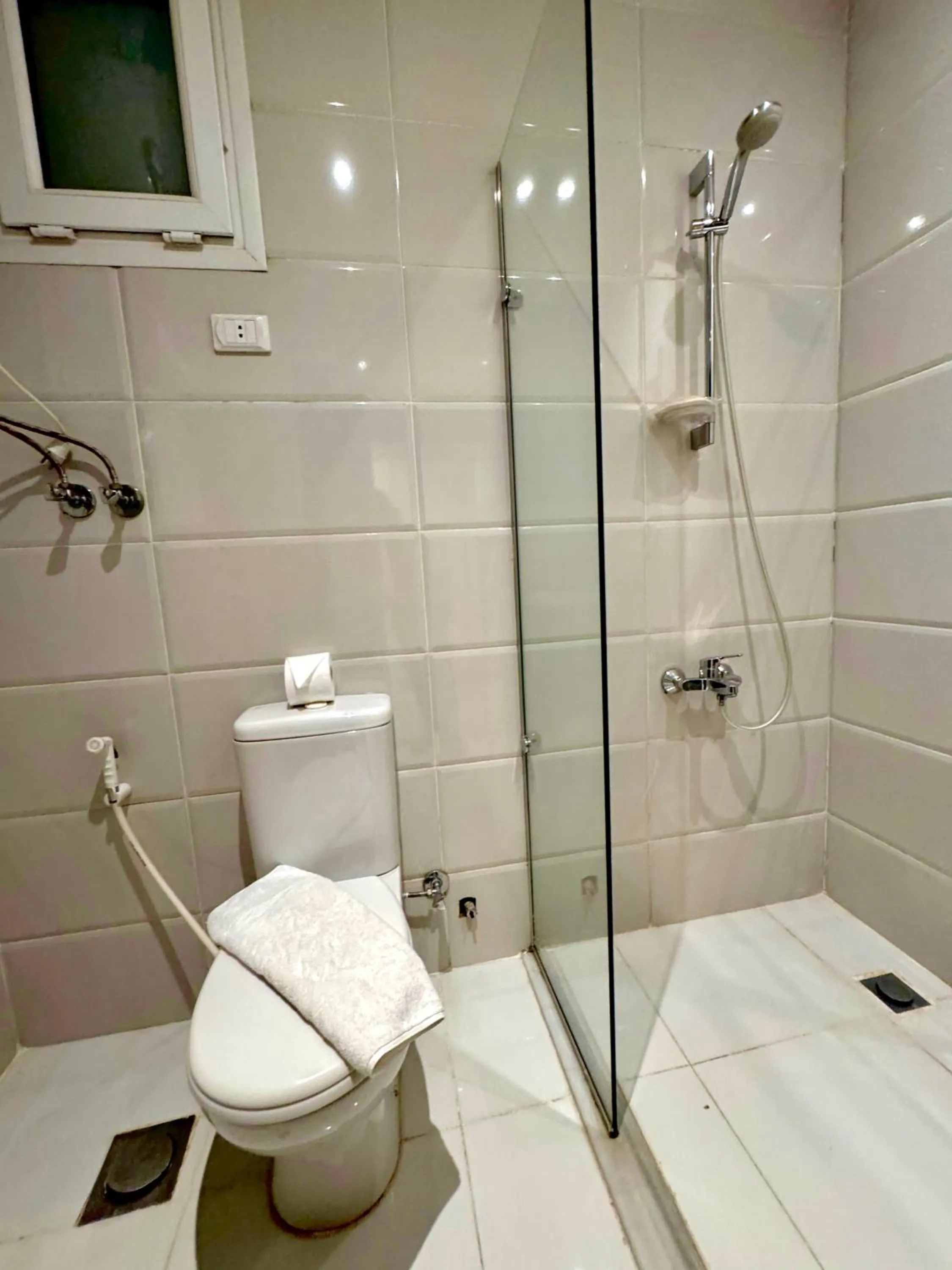 Shower in PYRAMIDS TOWER Inn