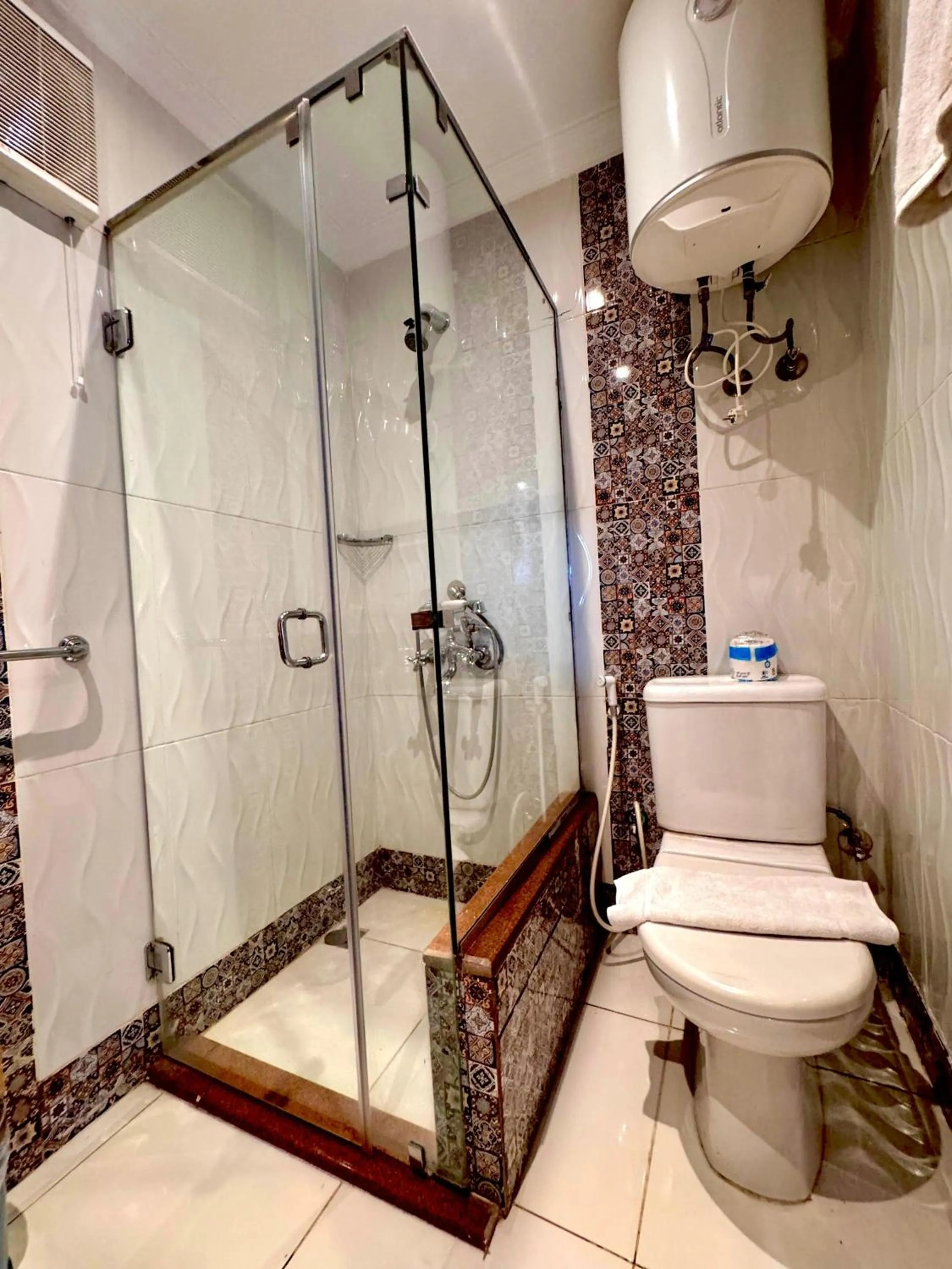 Shower in PYRAMIDS TOWER Inn