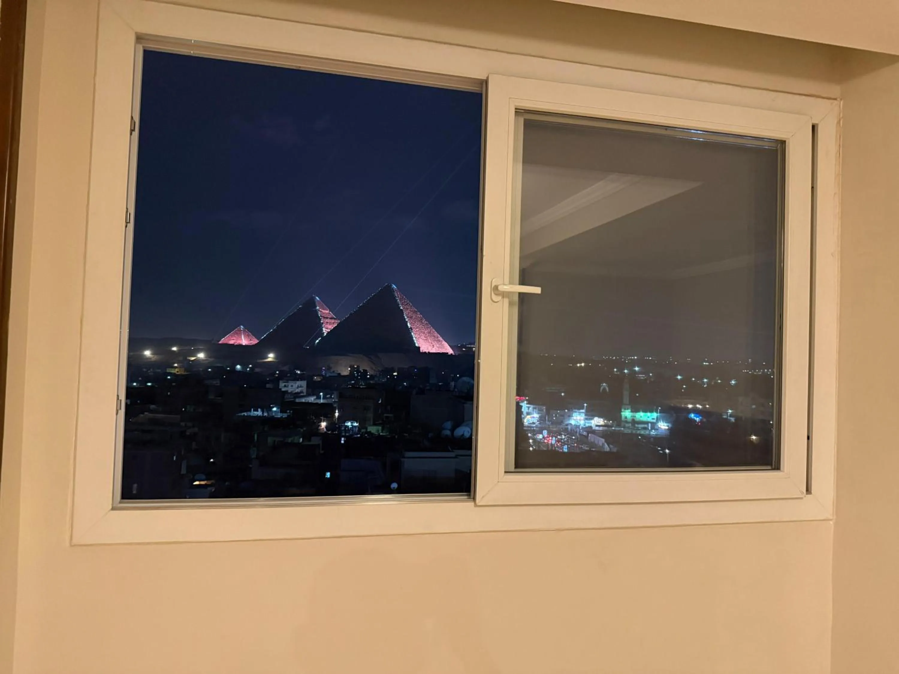 Eco green pyramids hotel