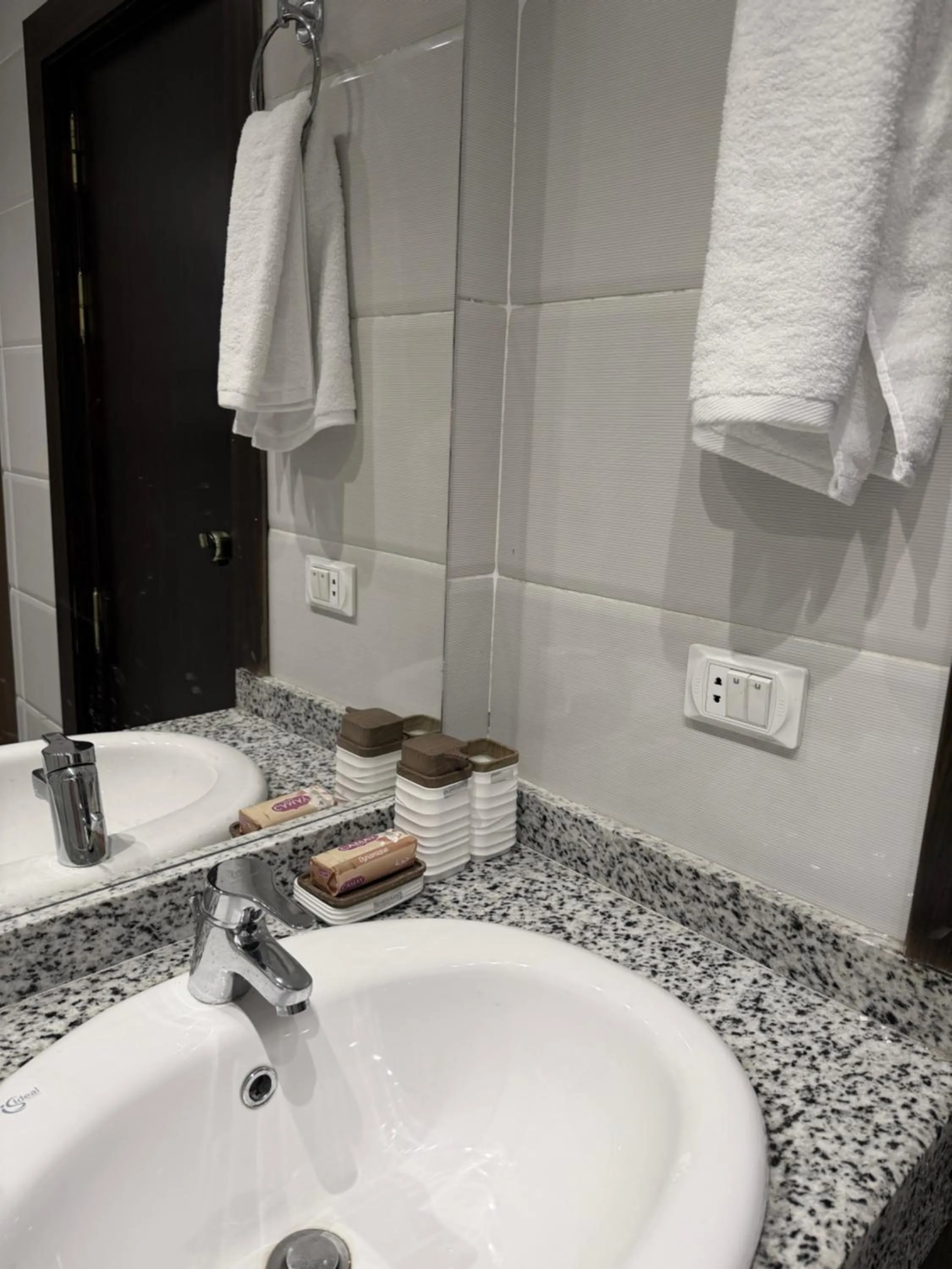 Eco green pyramids hotel