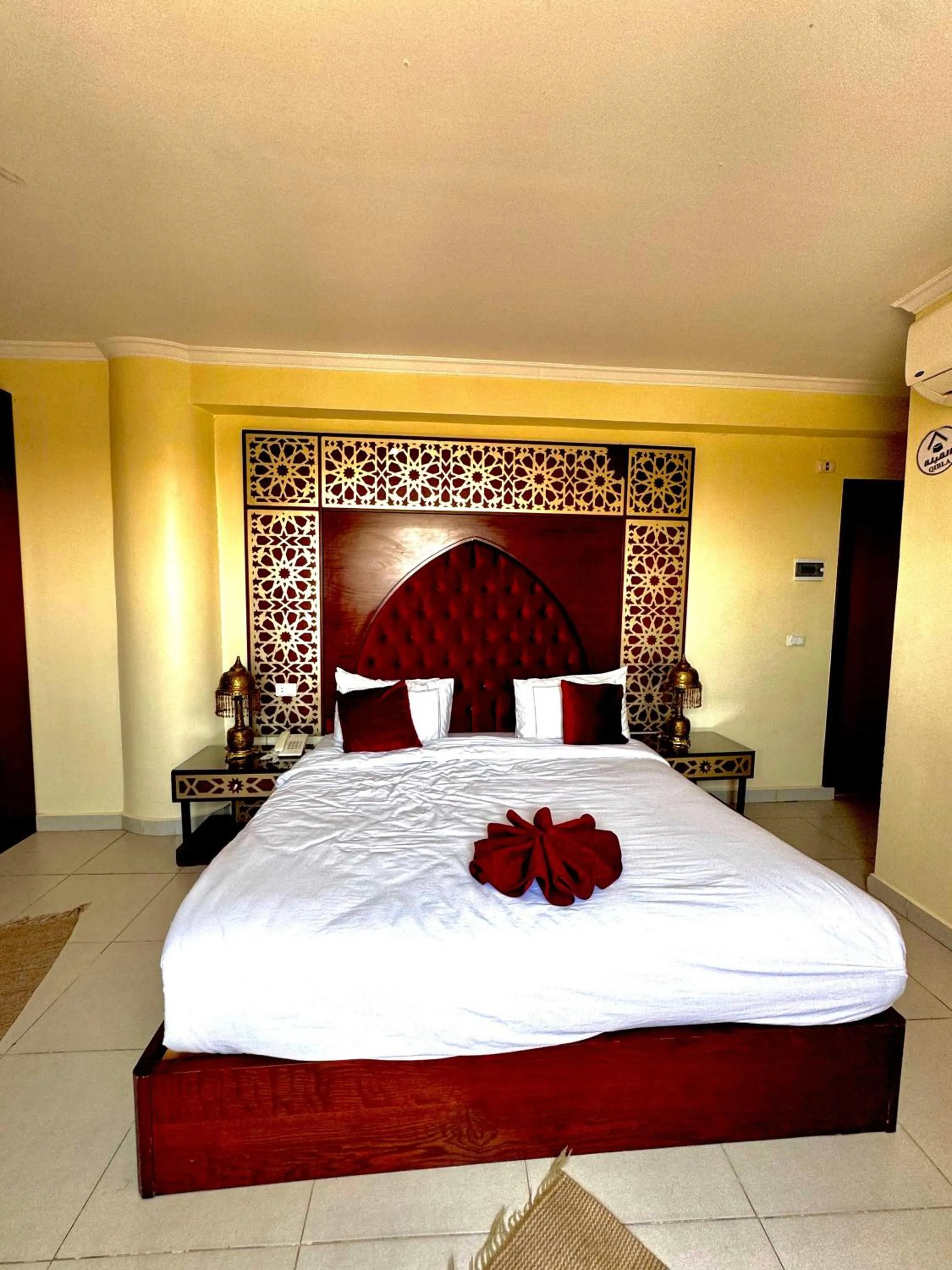 Bed in PYRAMIDS TOWER Inn