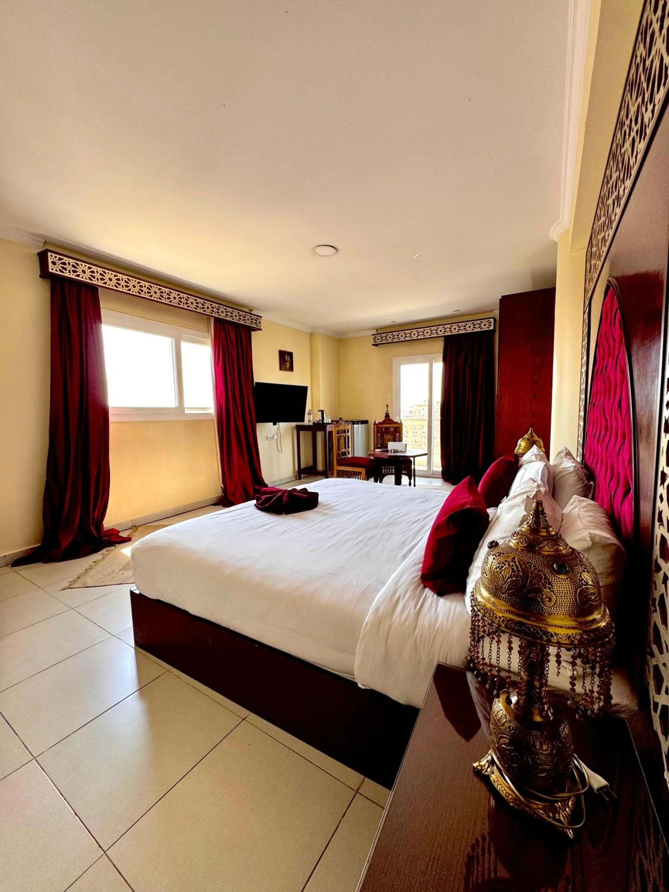 Bed in PYRAMIDS TOWER Inn