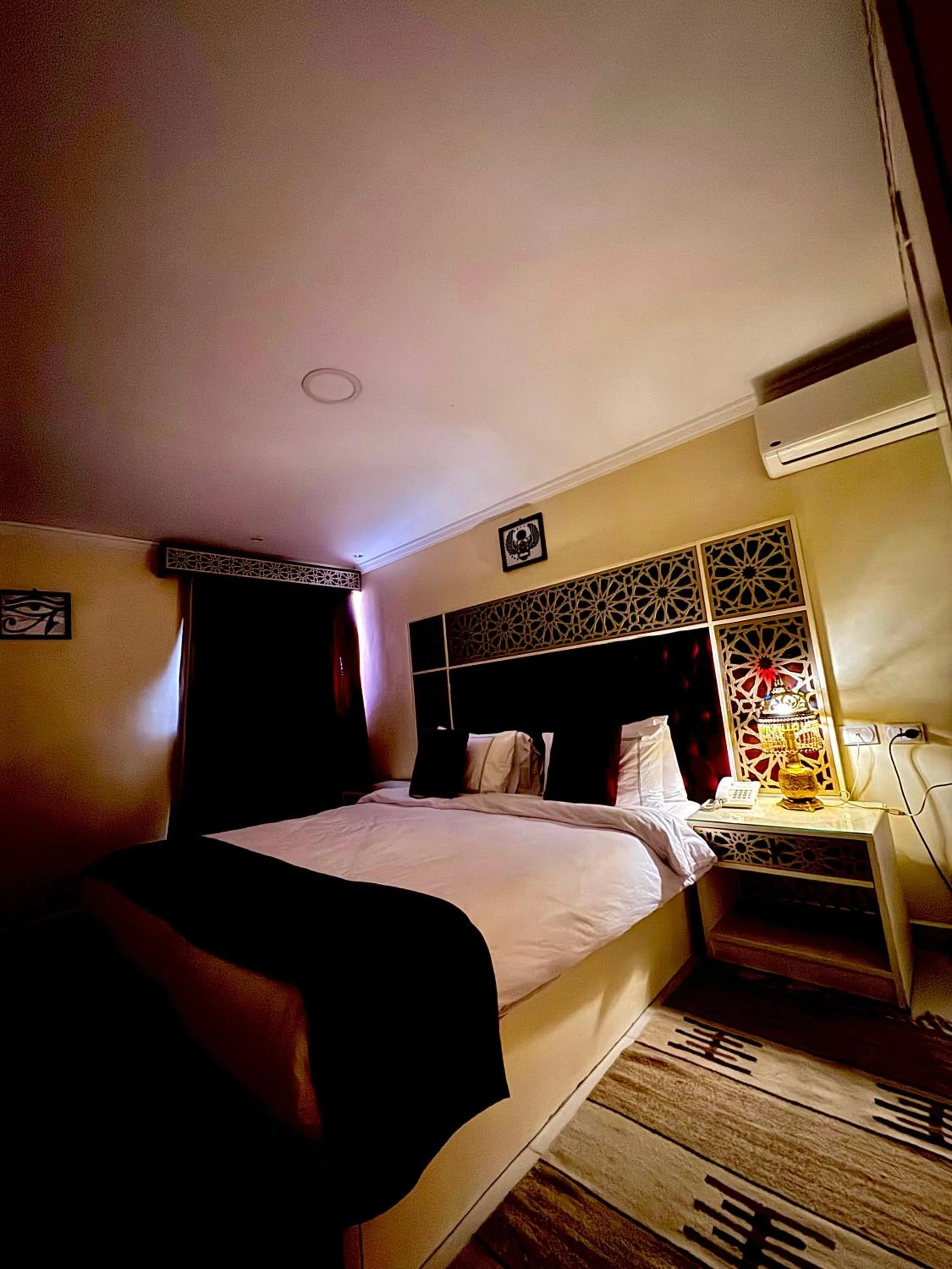 Bed in PYRAMIDS TOWER Inn