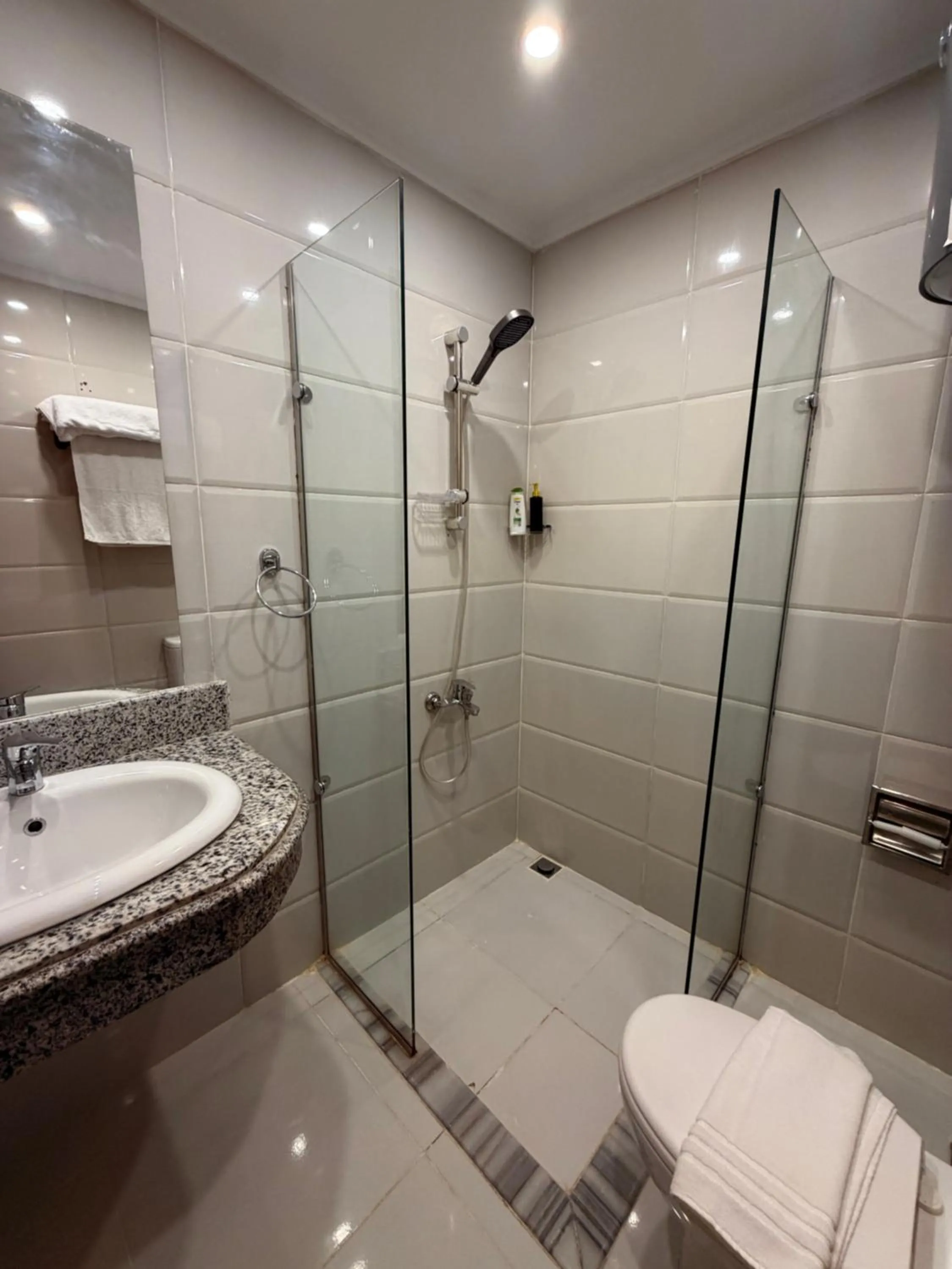 Eco green pyramids hotel