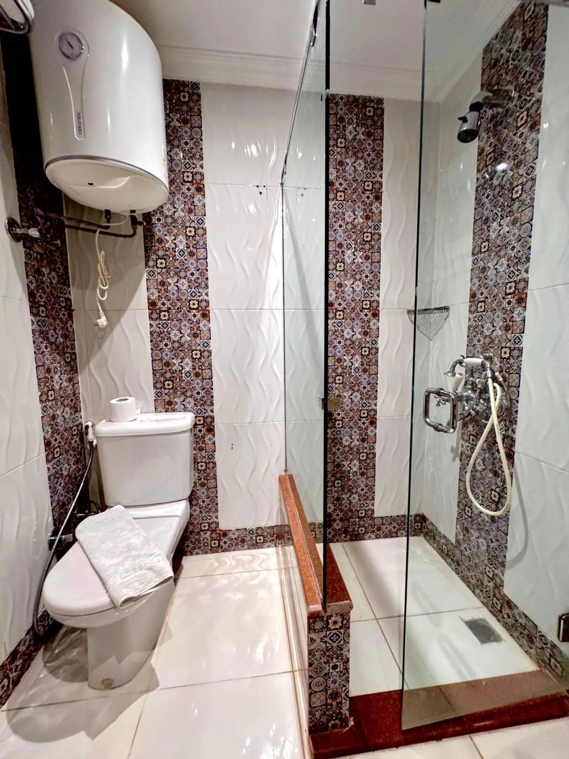 Shower in PYRAMIDS TOWER Inn