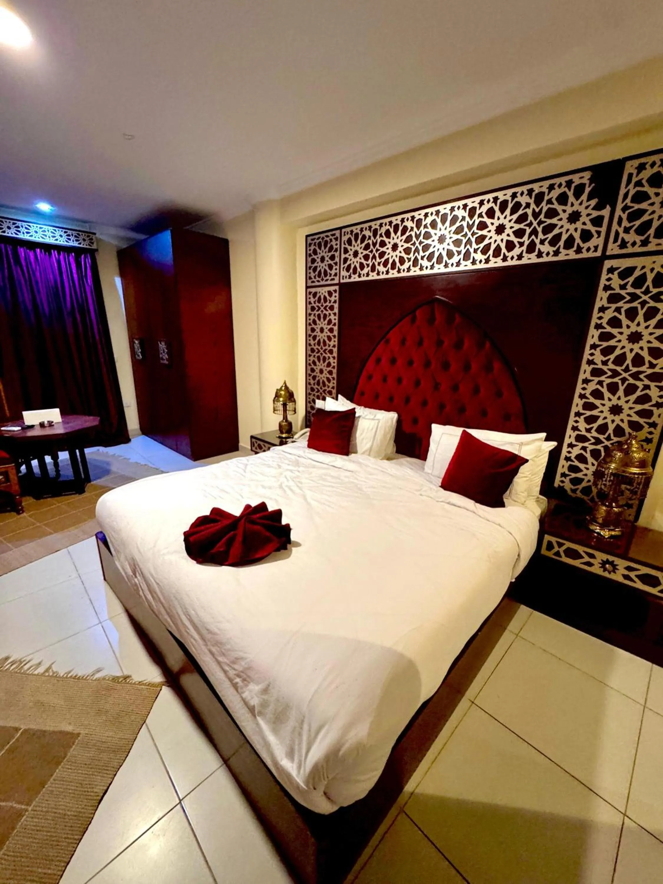 Bed in PYRAMIDS TOWER Inn