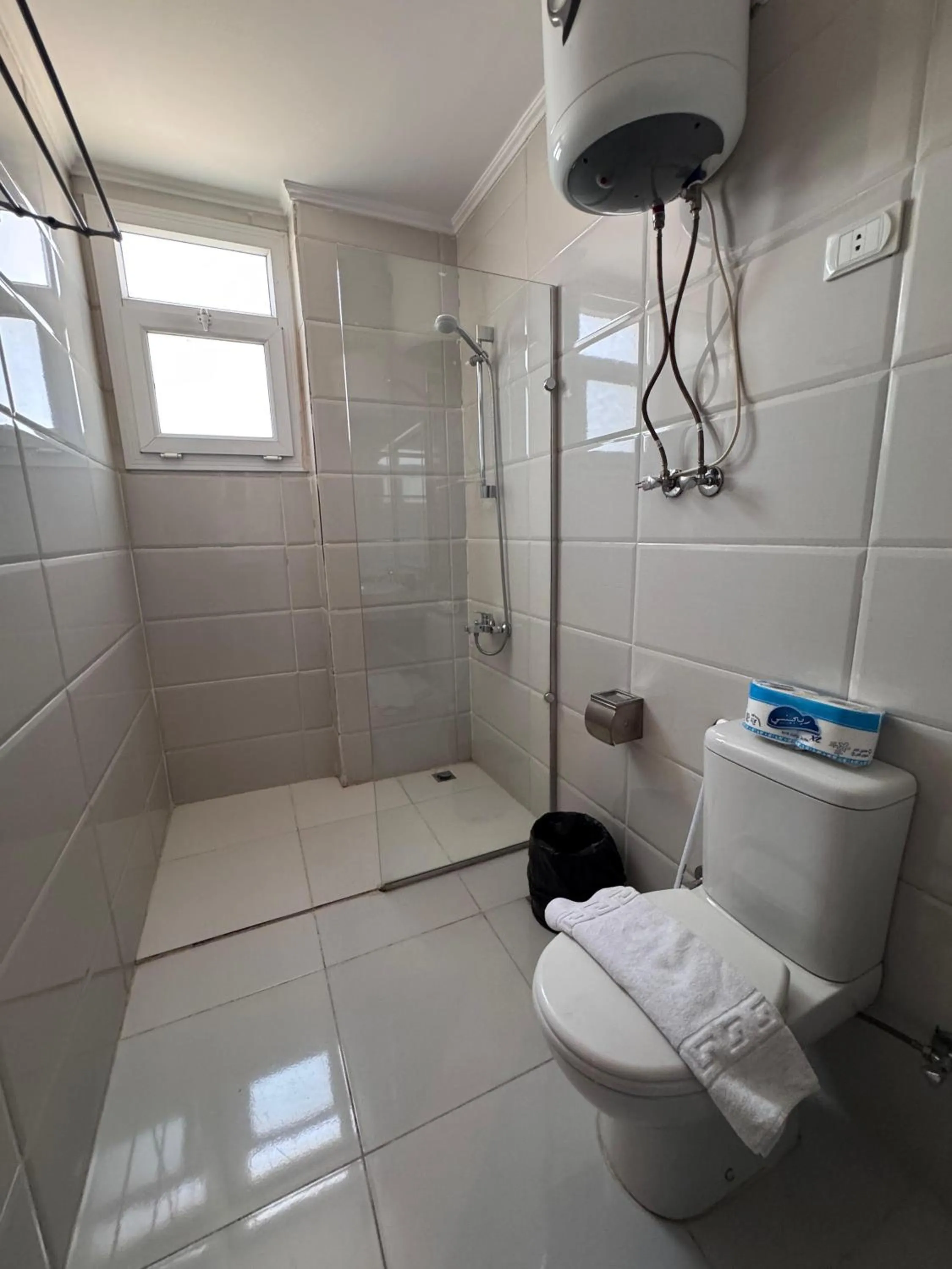 Shower in PYRAMIDS TOWER Inn