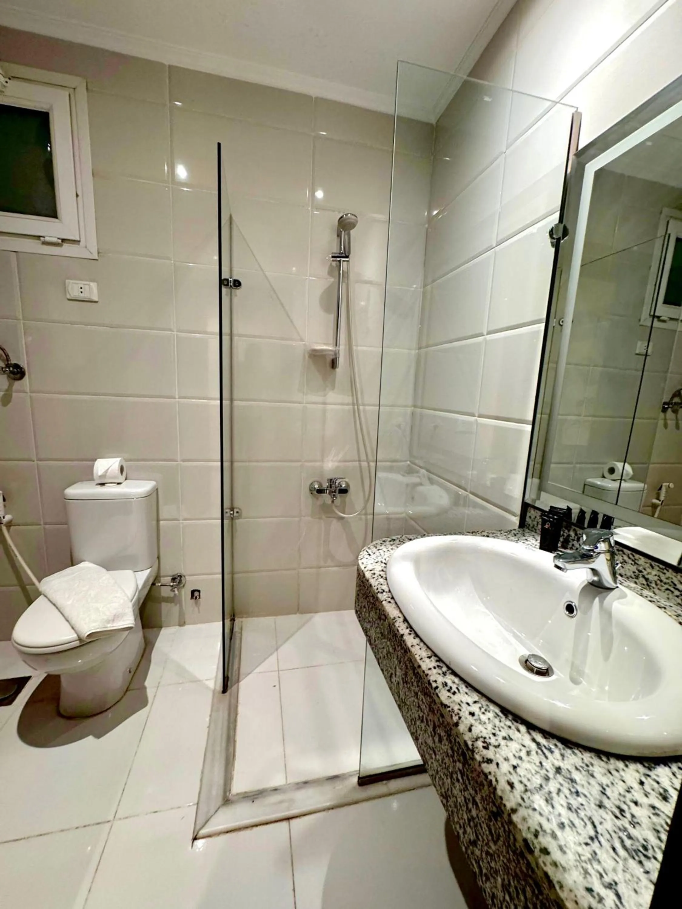 Shower in PYRAMIDS TOWER Inn