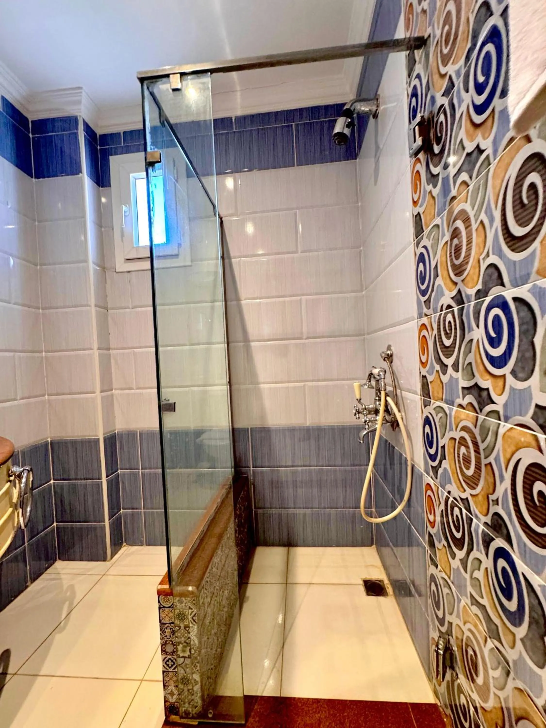 Shower in PYRAMIDS TOWER Inn