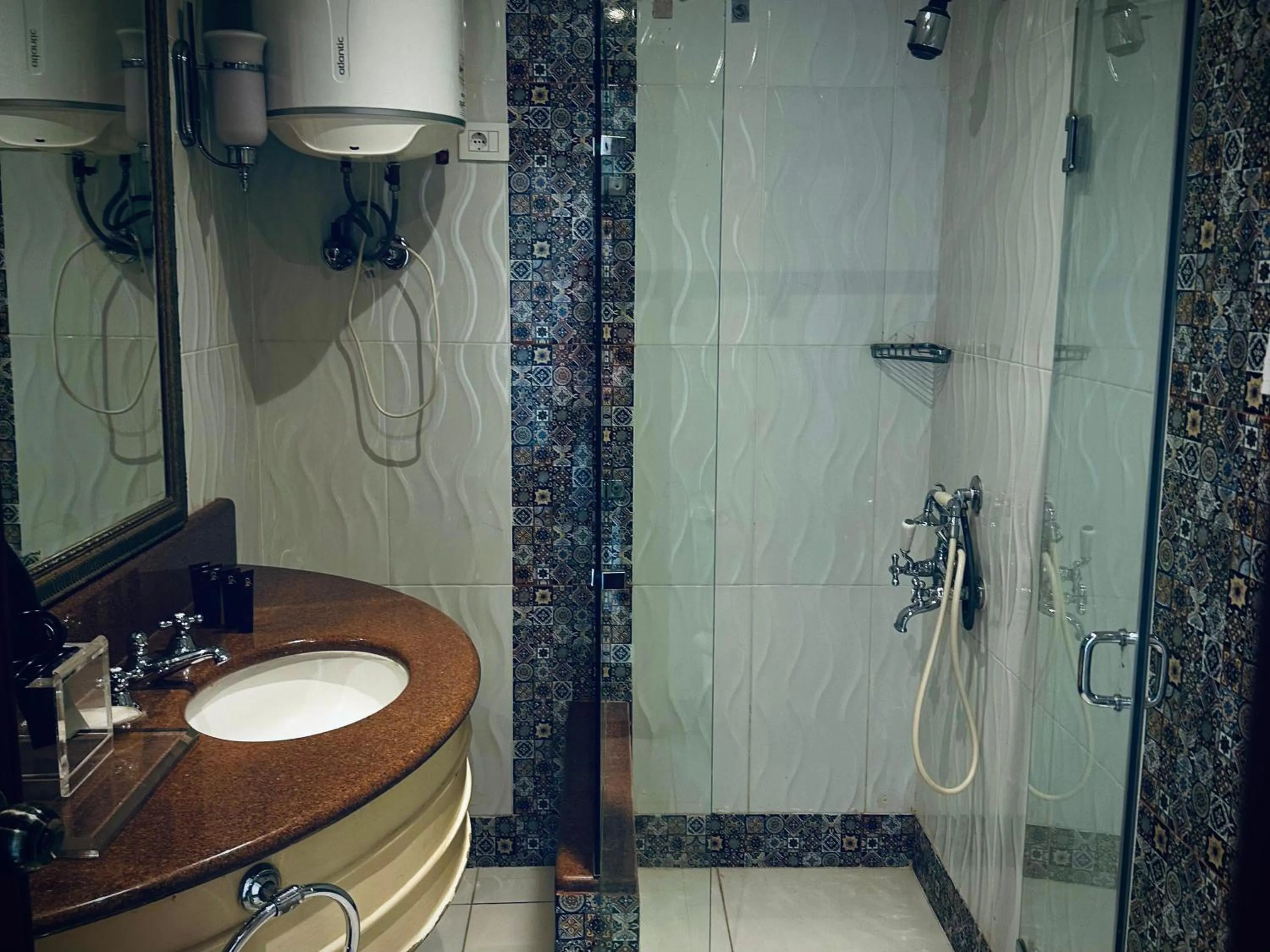 Shower in PYRAMIDS TOWER Inn