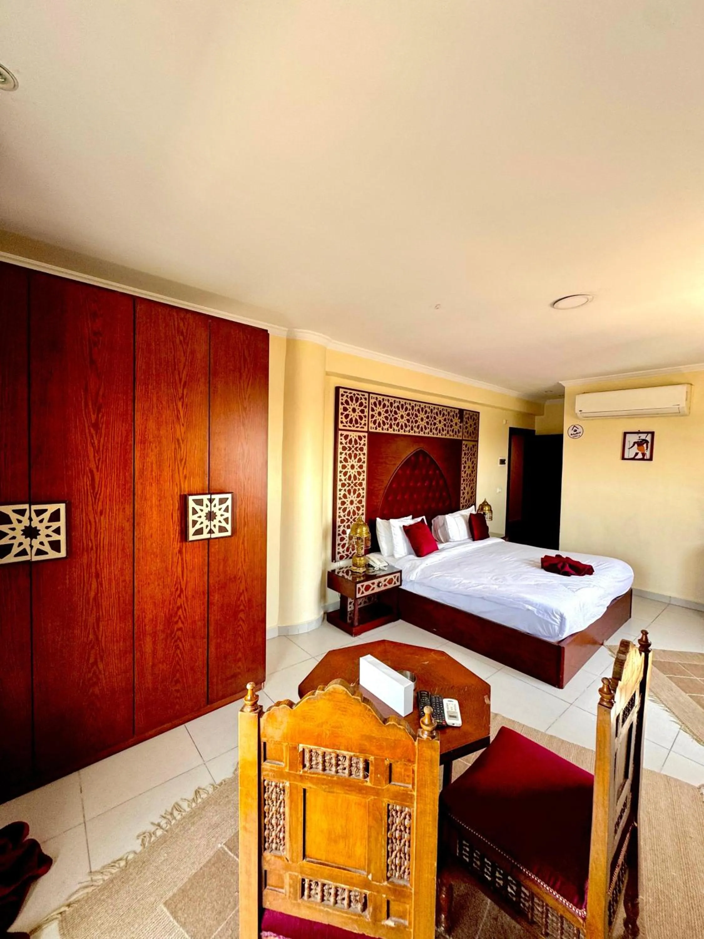 Bed in PYRAMIDS TOWER Inn