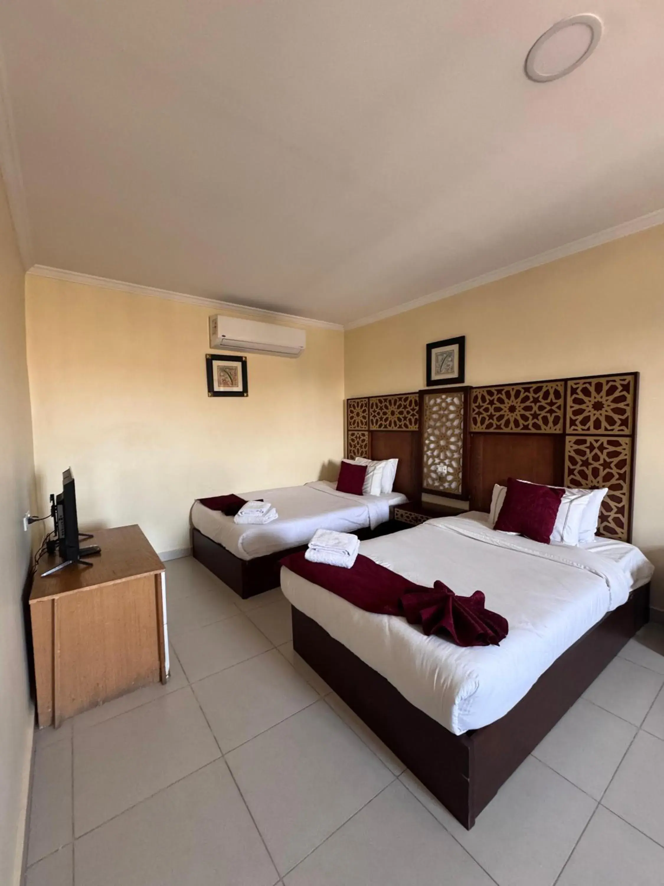 DELUXE DOUBLE ROOM TWIN BED - CITY VIEW in PYRAMIDS TOWER Inn DELUXE DOUBLE ROOM TWIN BED - CITY VIEW in PYRAMIDS TOWER Inn