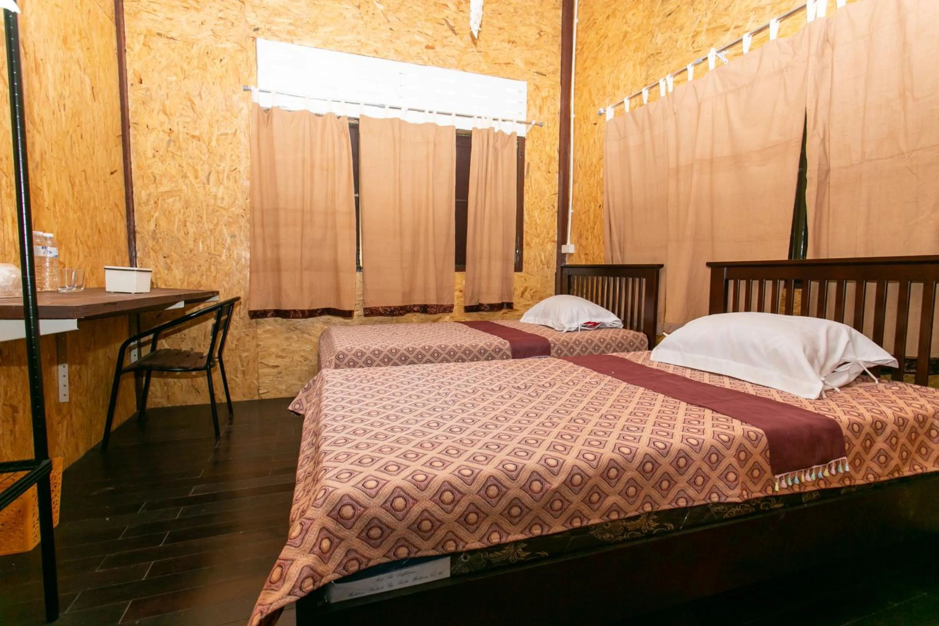Standard Twin Room with Mountain View - Fan in Arku’s House