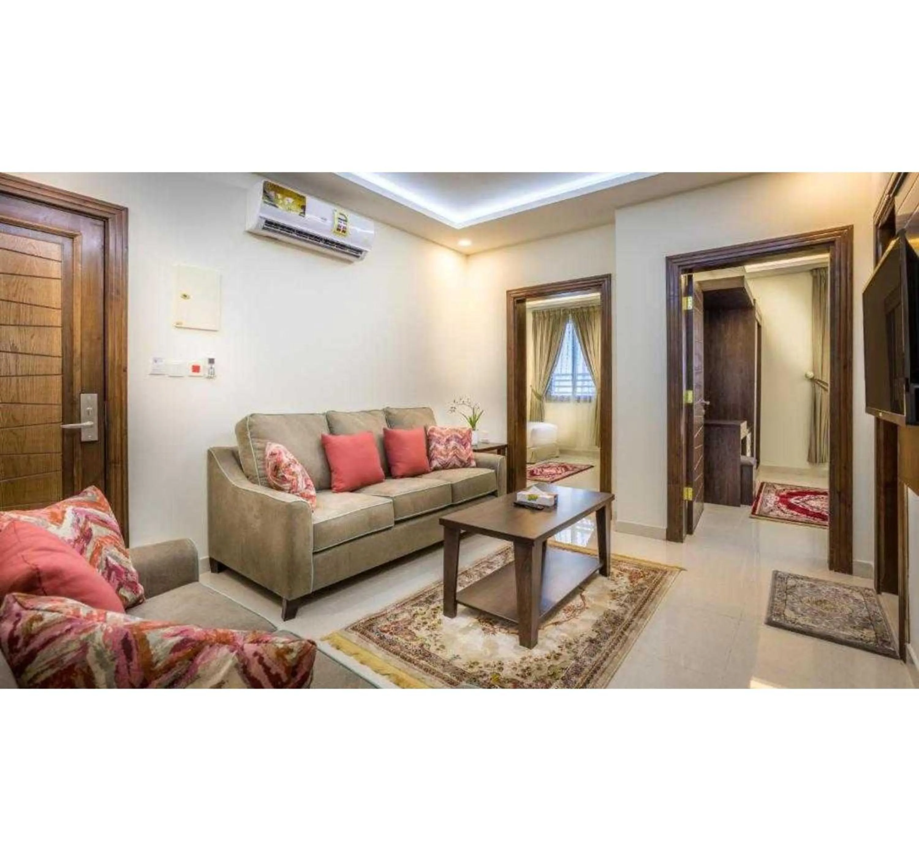 TV and multimedia in Palette Pearl Suites & Apartments