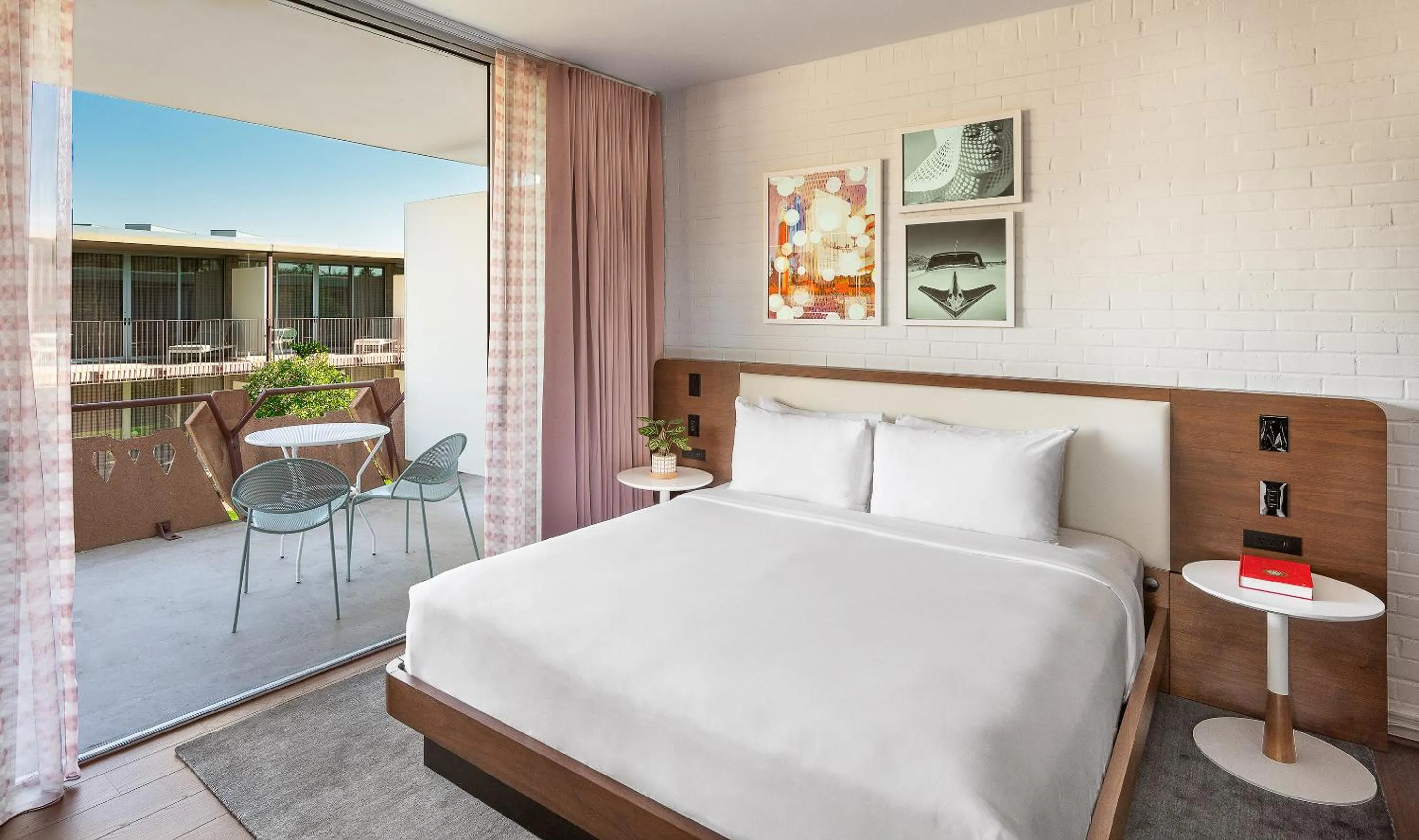 Bedroom, Bed in Hotel Valley Ho