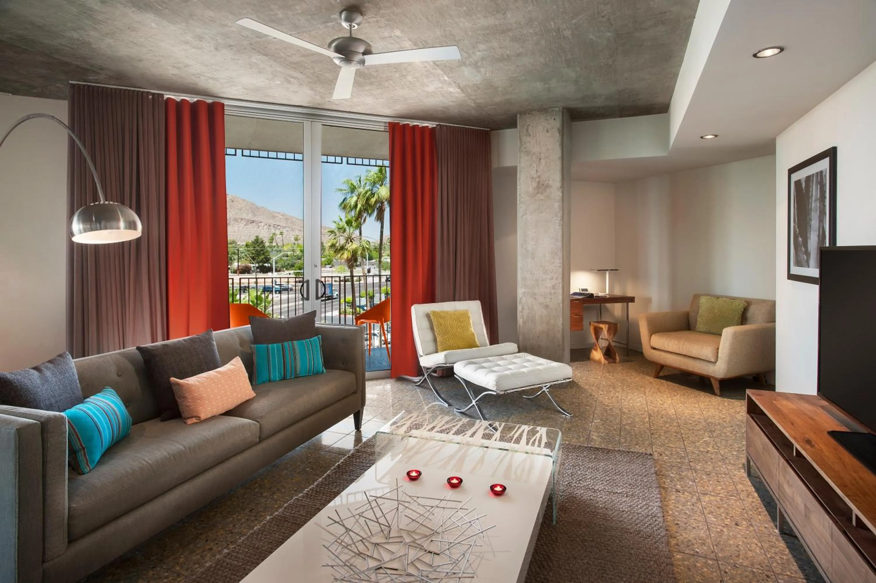 TV and multimedia in Hotel Valley Ho