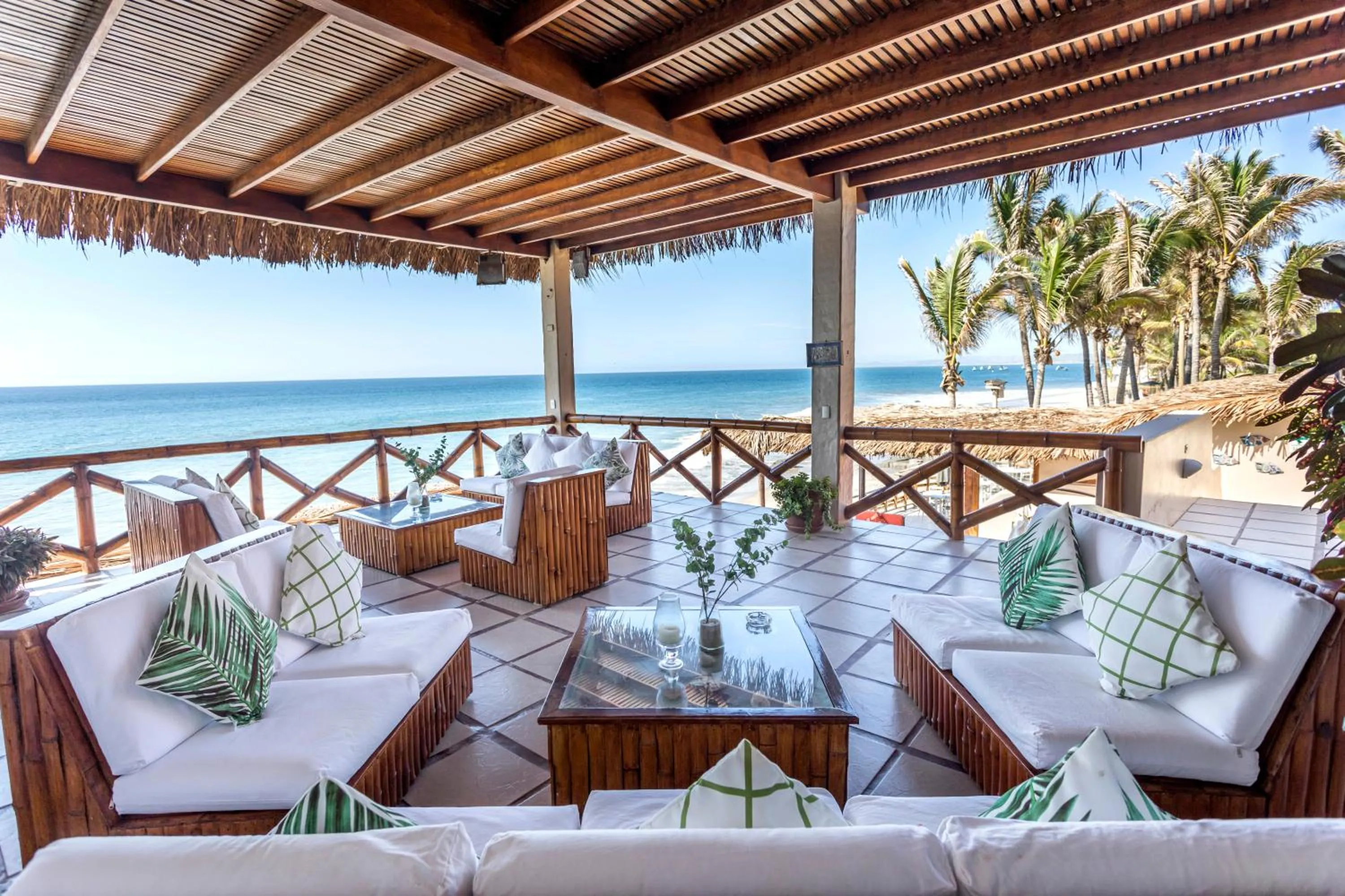 Casa de Playa Bungalows & Restaurant